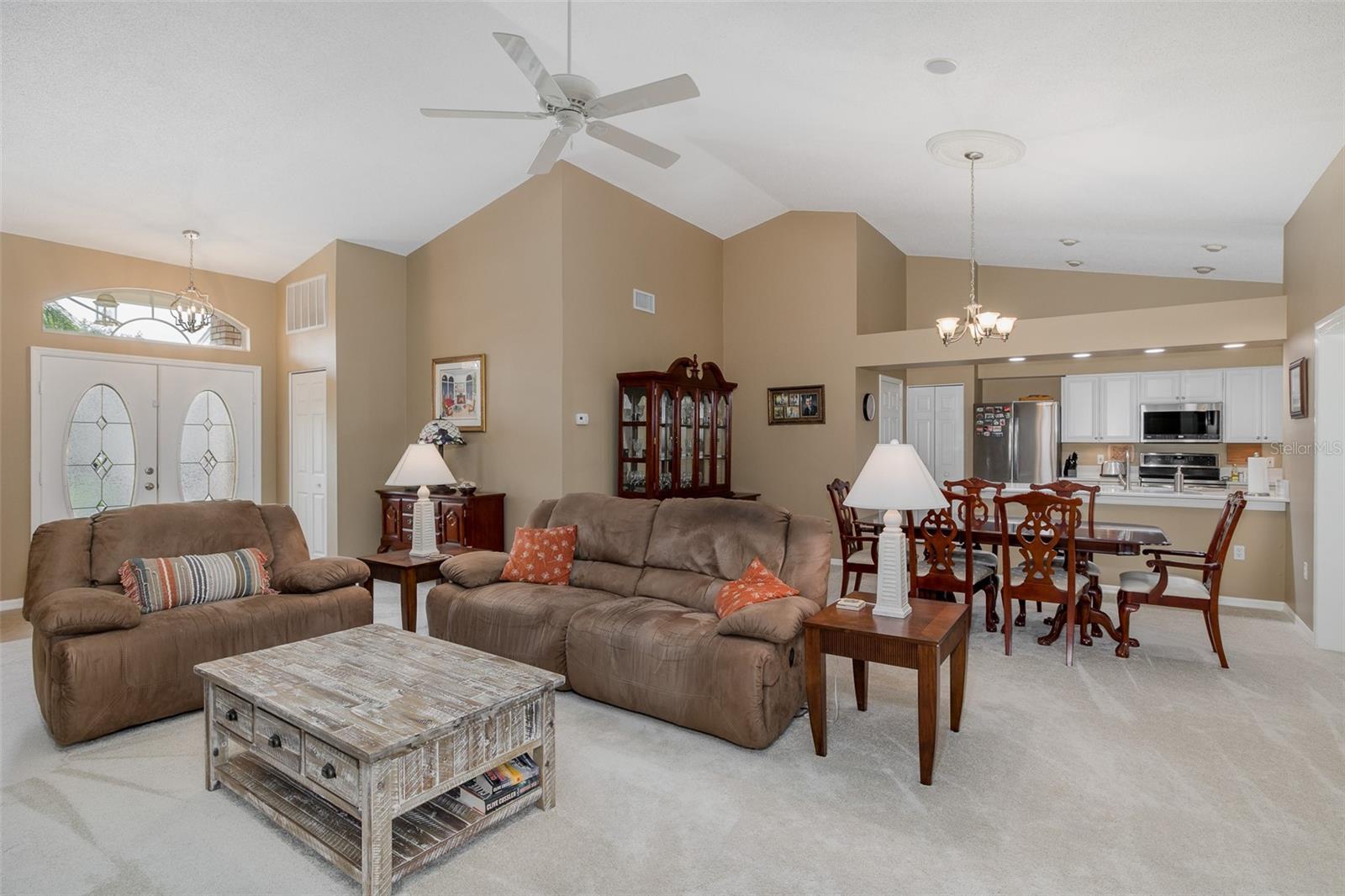 Listing photo id 9 for 1105 Flora Vista Street