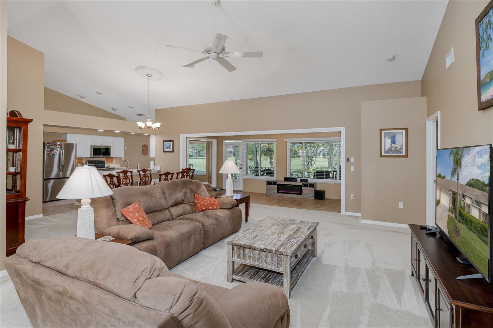 Listing photo id 10 for 1105 Flora Vista Street