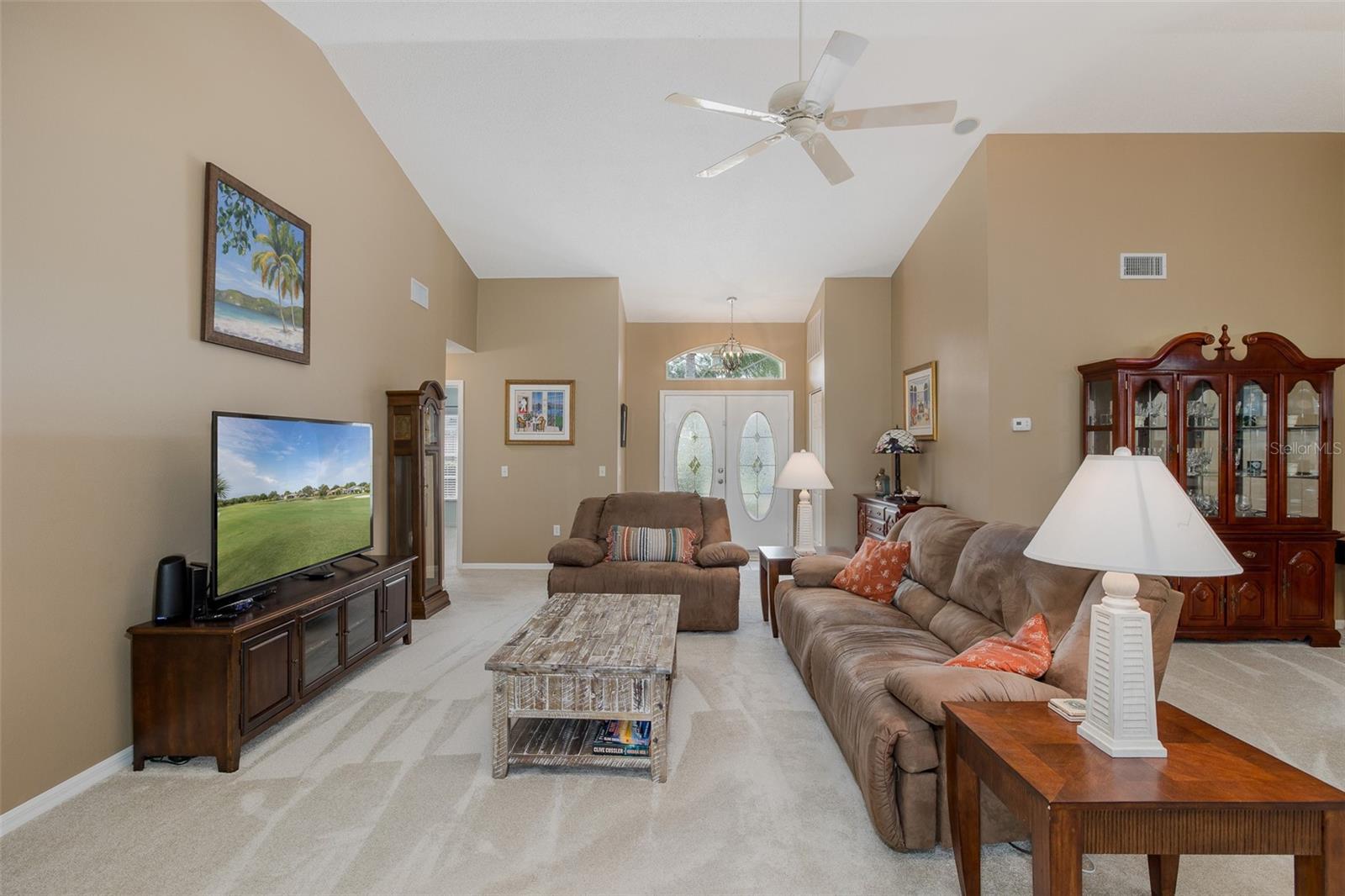 Listing photo id 11 for 1105 Flora Vista Street