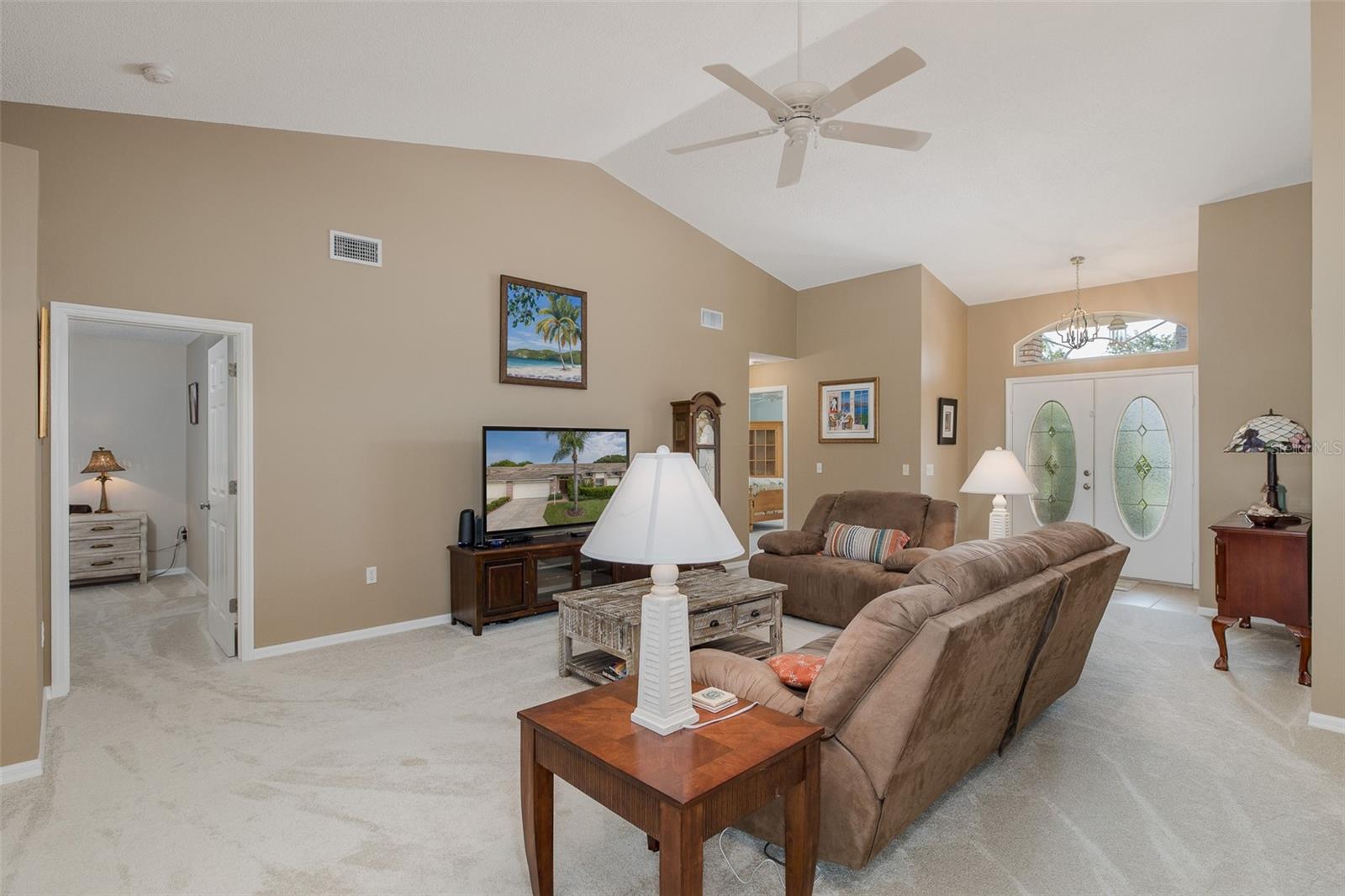 Listing photo id 12 for 1105 Flora Vista Street