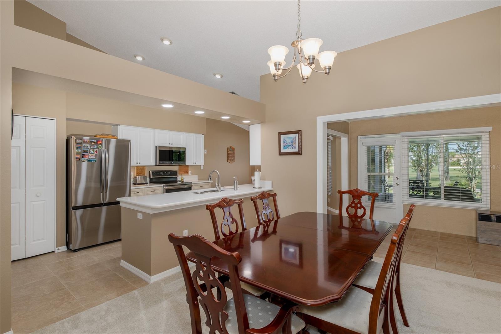 Listing photo id 13 for 1105 Flora Vista Street