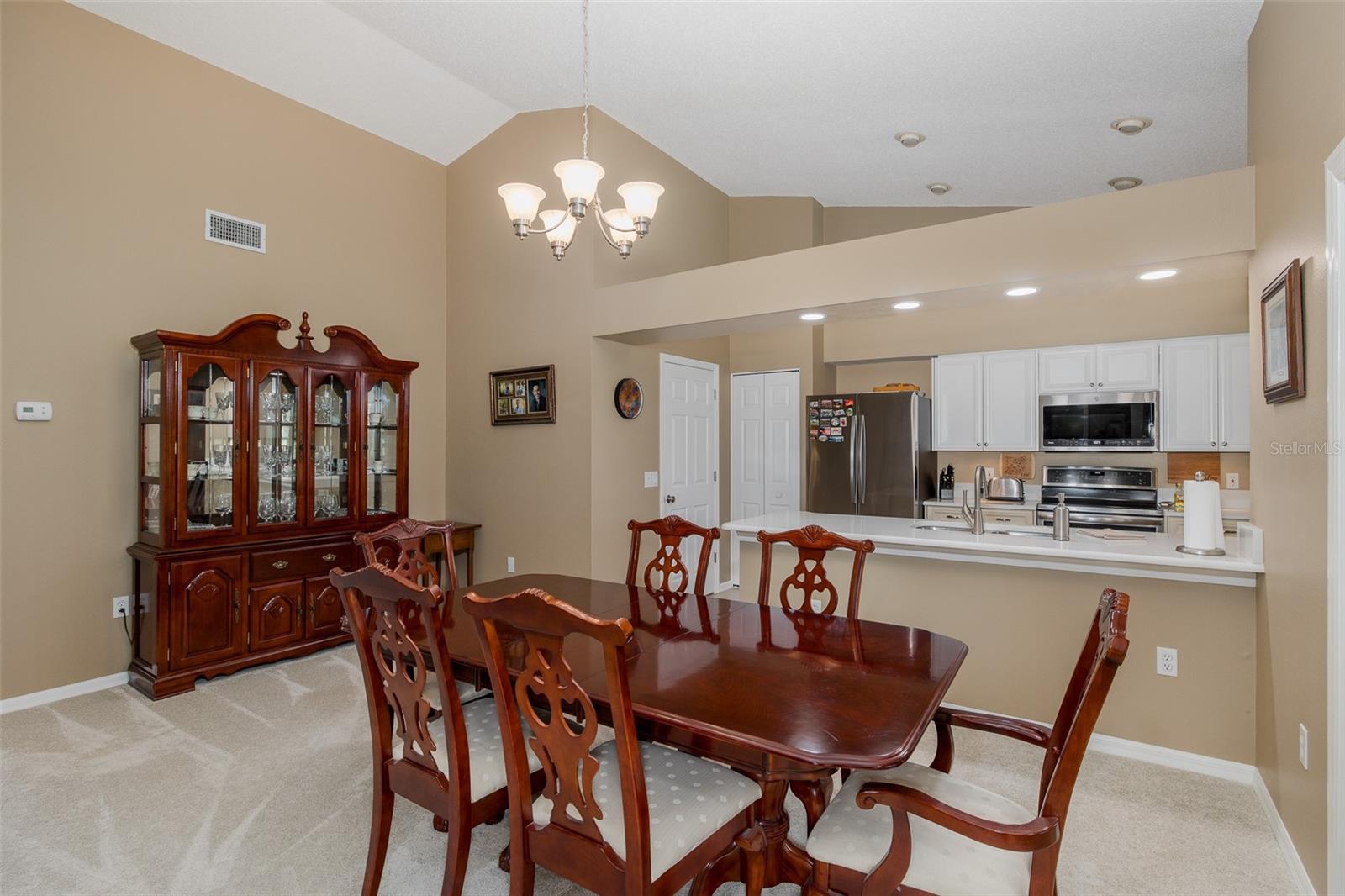 Listing photo id 14 for 1105 Flora Vista Street