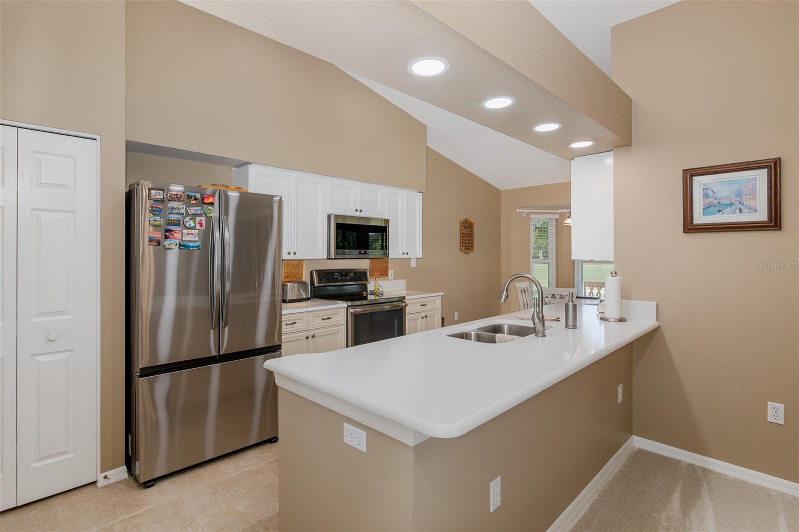 Listing photo id 15 for 1105 Flora Vista Street