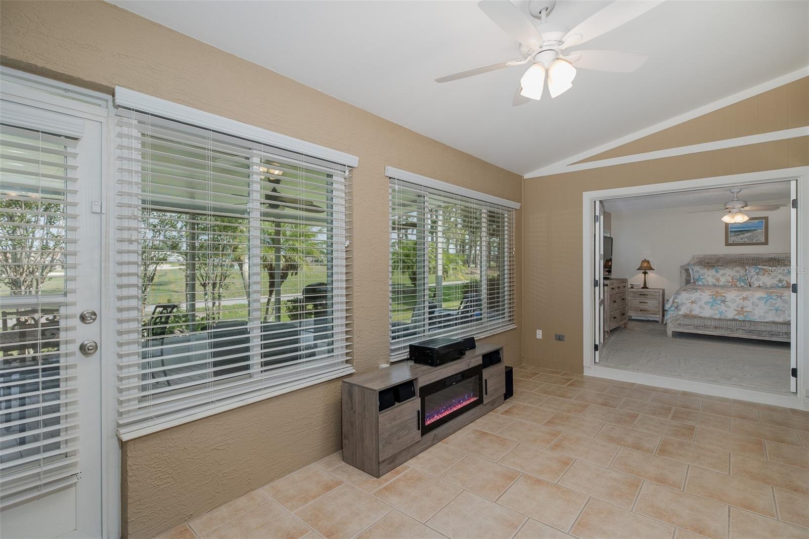 Listing photo id 19 for 1105 Flora Vista Street