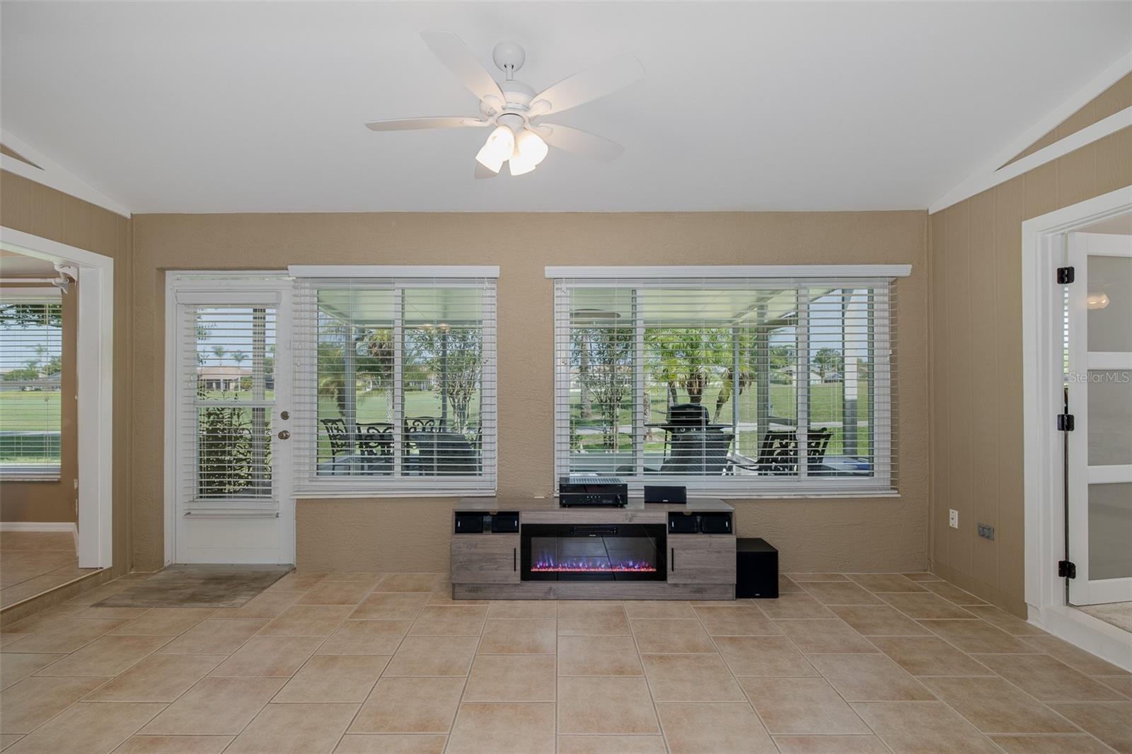 Listing photo id 21 for 1105 Flora Vista Street