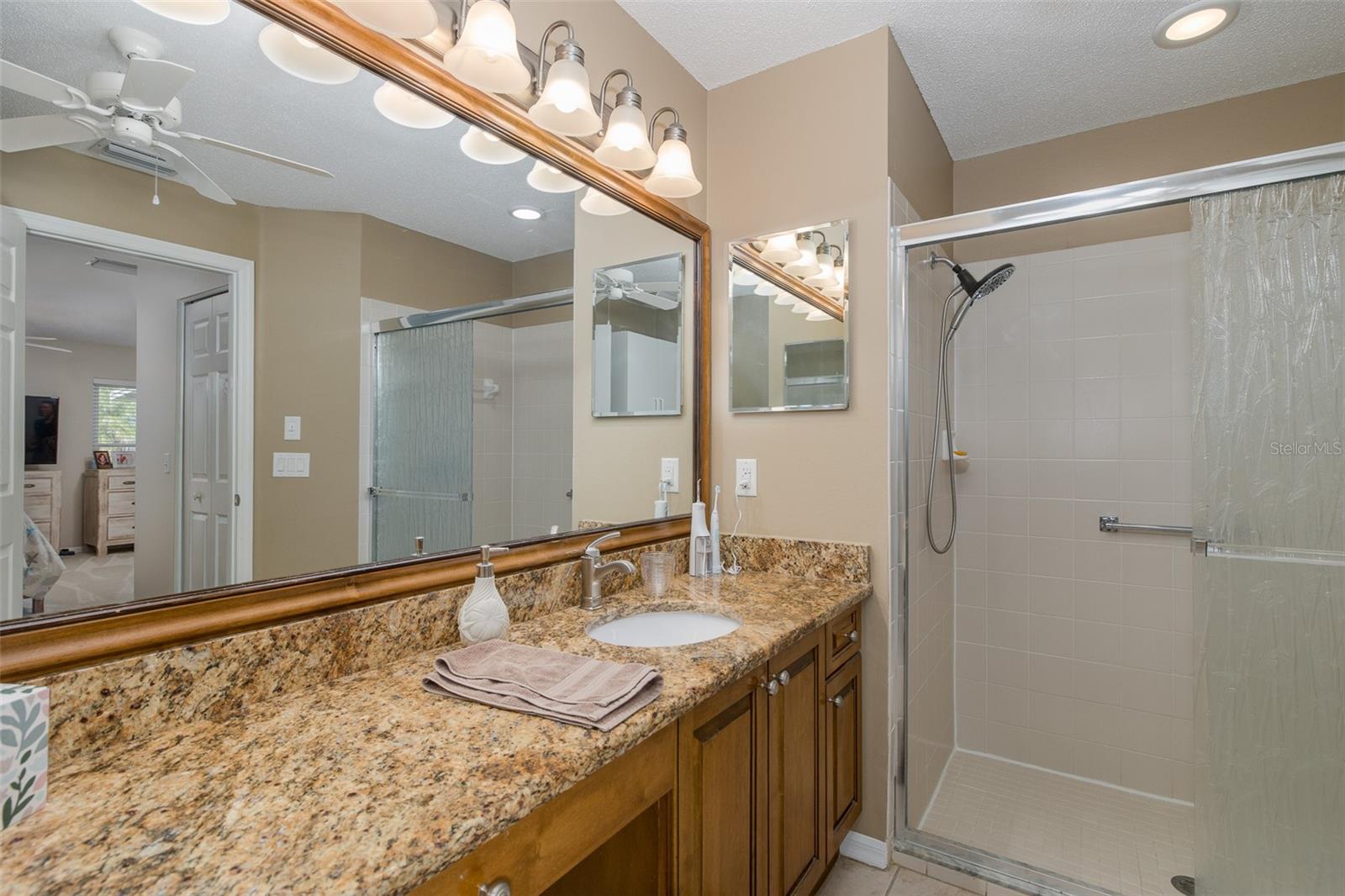 Listing photo id 33 for 1105 Flora Vista Street