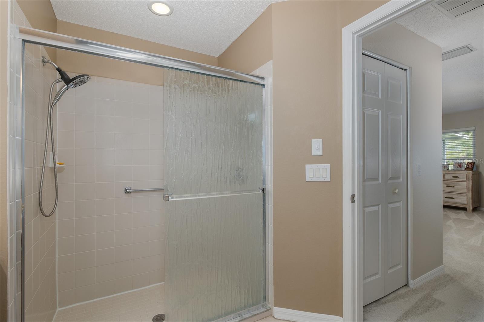 Listing photo id 34 for 1105 Flora Vista Street