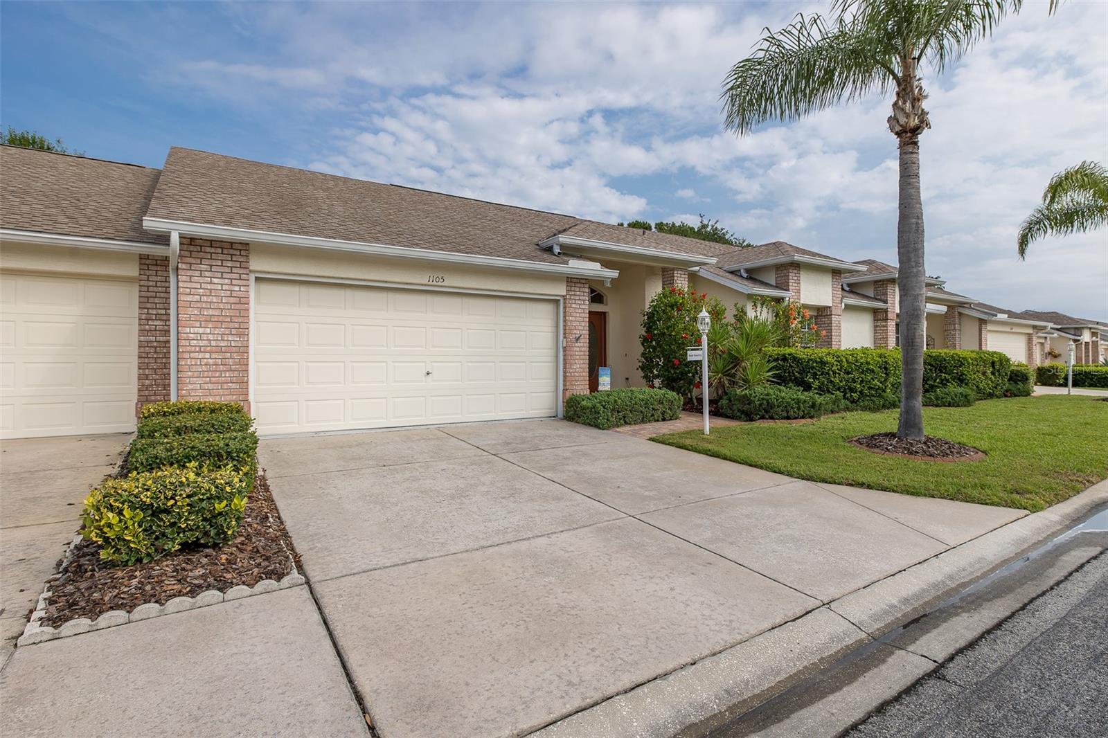 Listing photo id 2 for 1105 Flora Vista Street