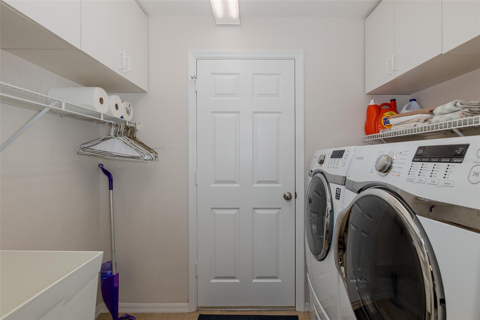 Listing photo id 40 for 1105 Flora Vista Street