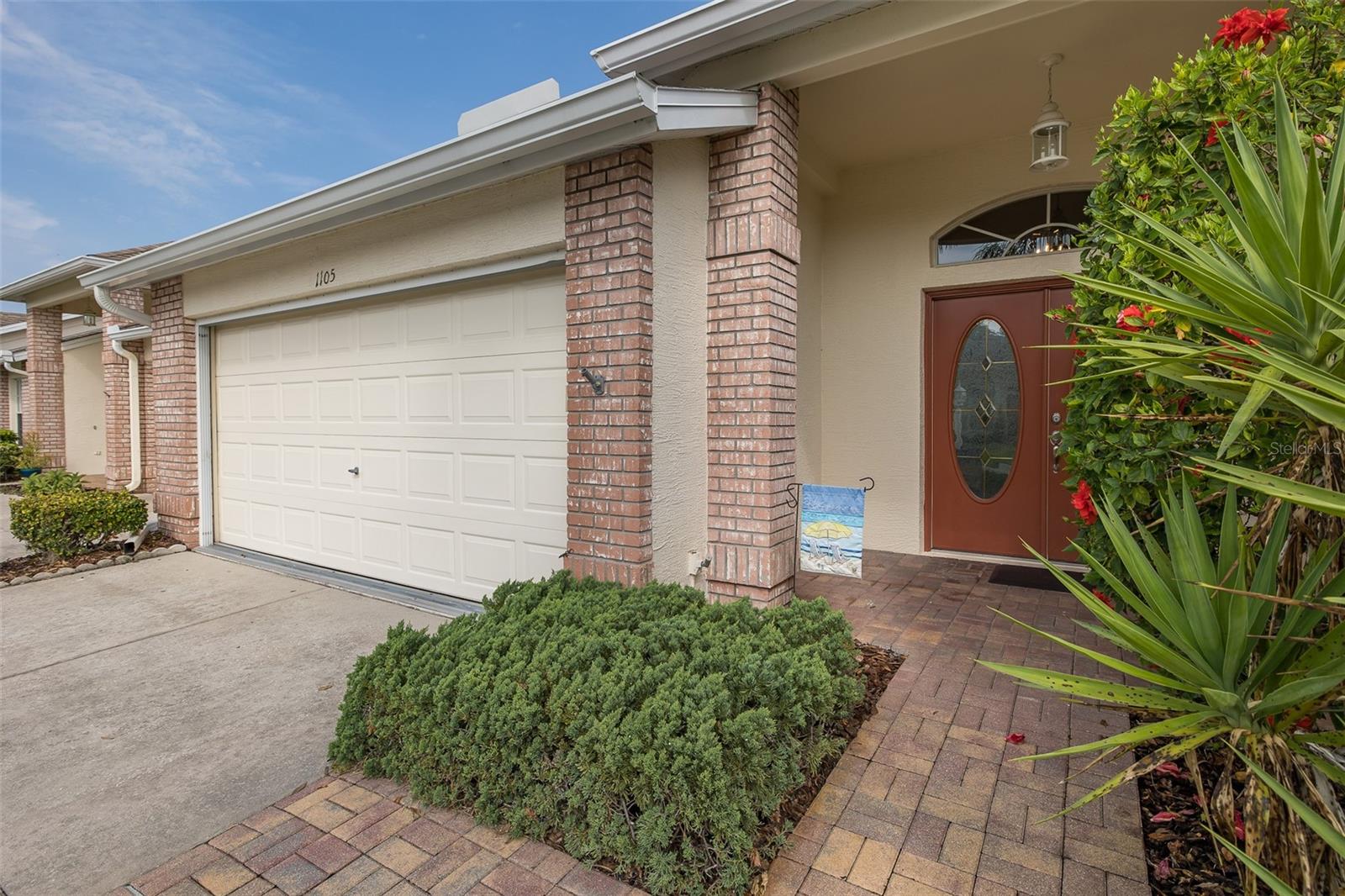 Listing photo id 5 for 1105 Flora Vista Street