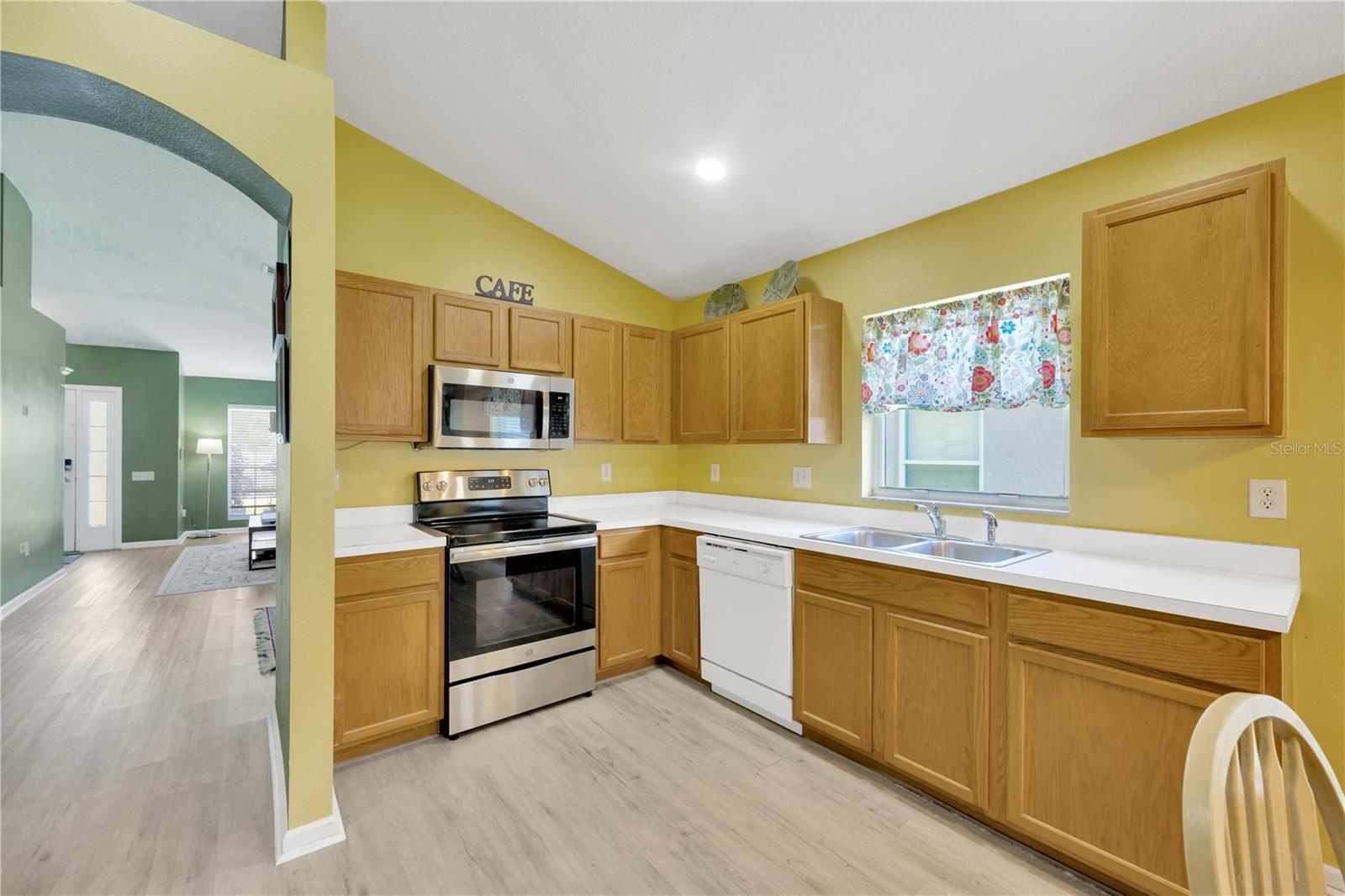 Image 10 of 37 For 1009 Summer Breeze Drive