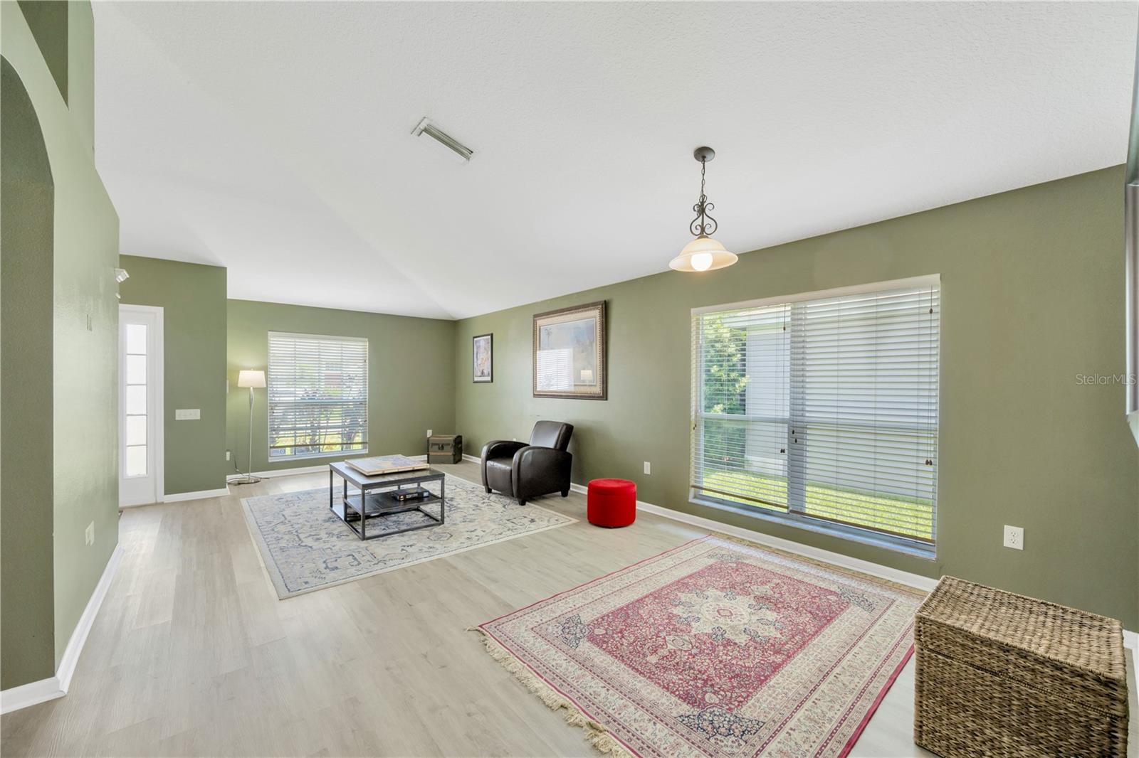Image 5 of 37 For 1009 Summer Breeze Drive