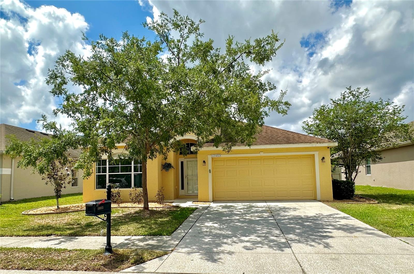 Listing photo id 2 for 11055 Belle Haven Drive
