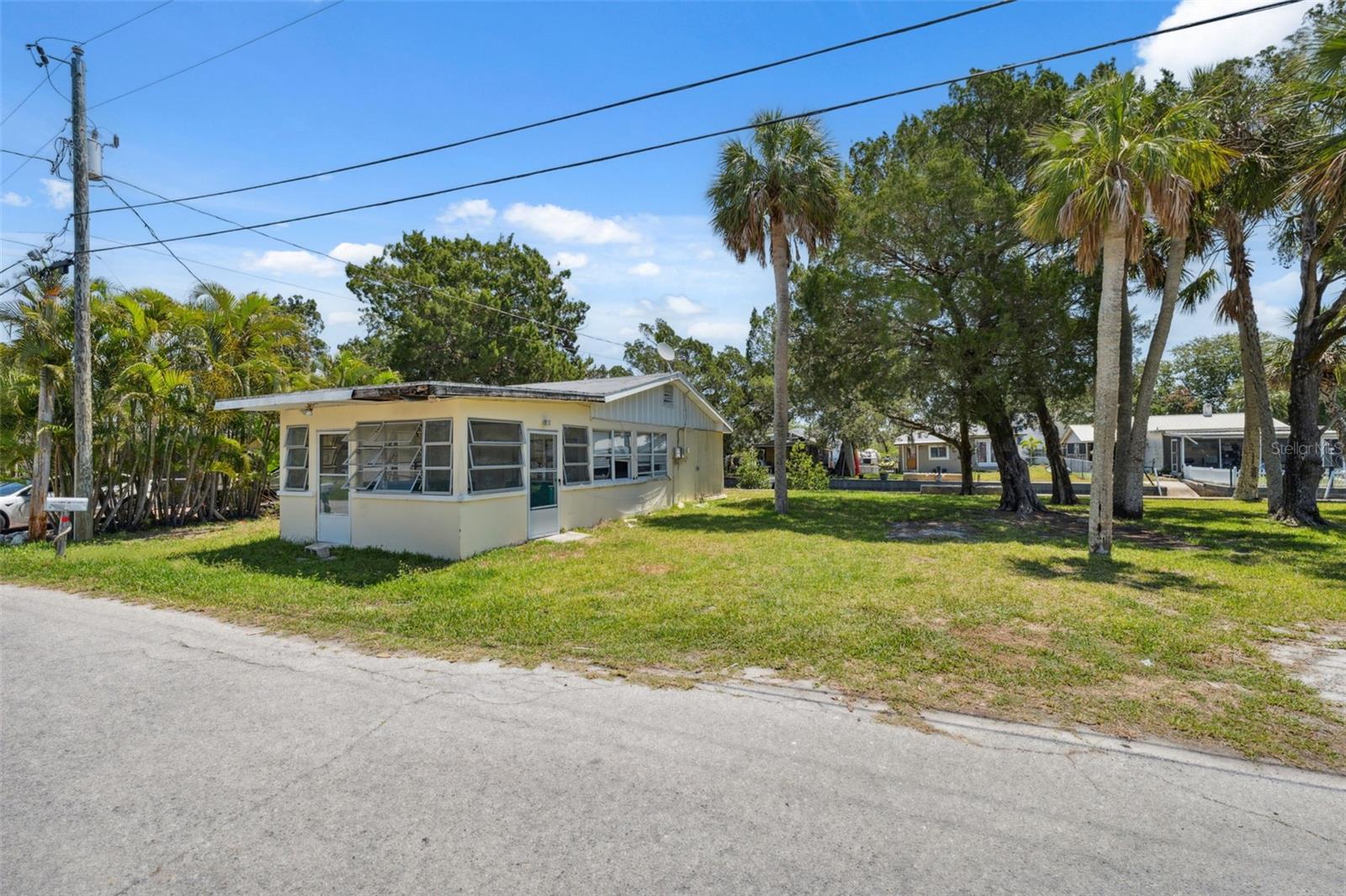 Image 15 of 22 For 14220 Hendry Court