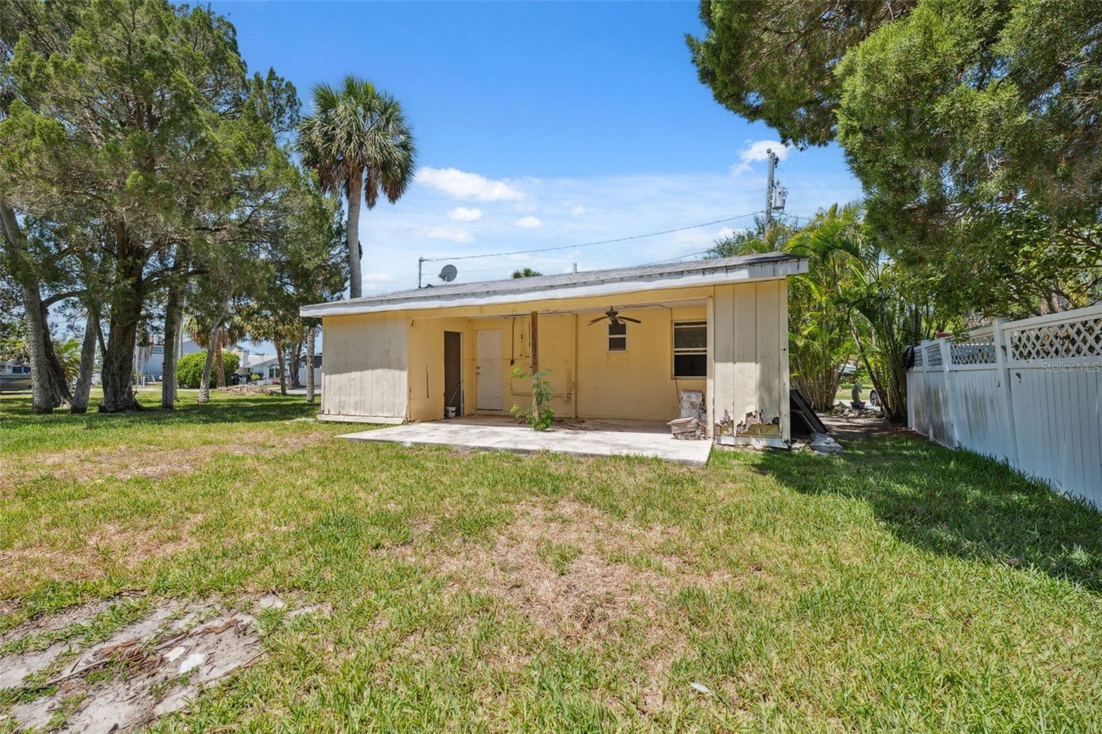 Image 20 of 22 For 14220 Hendry Court