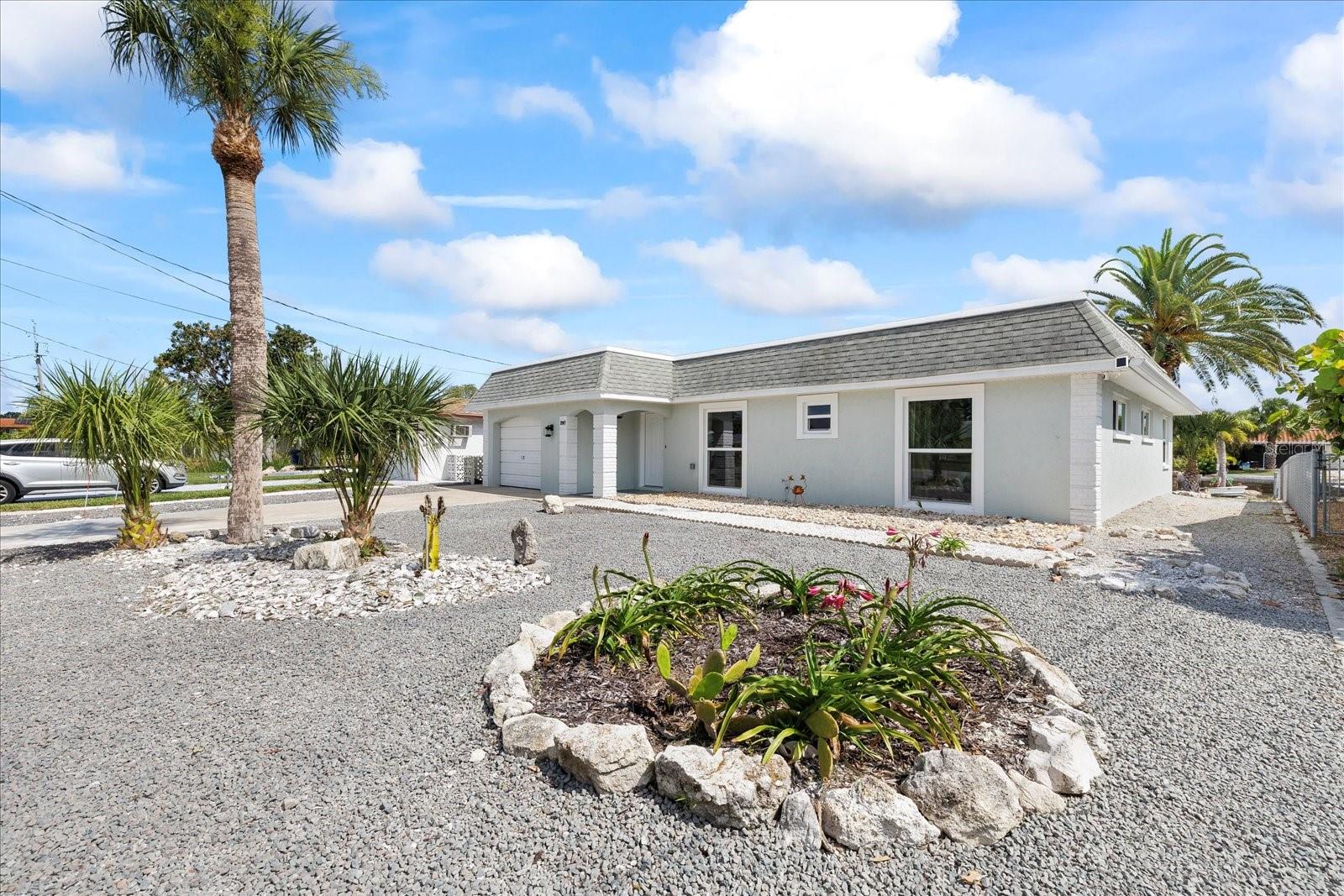 Listing photo id 10 for 3907 Headsail Drive