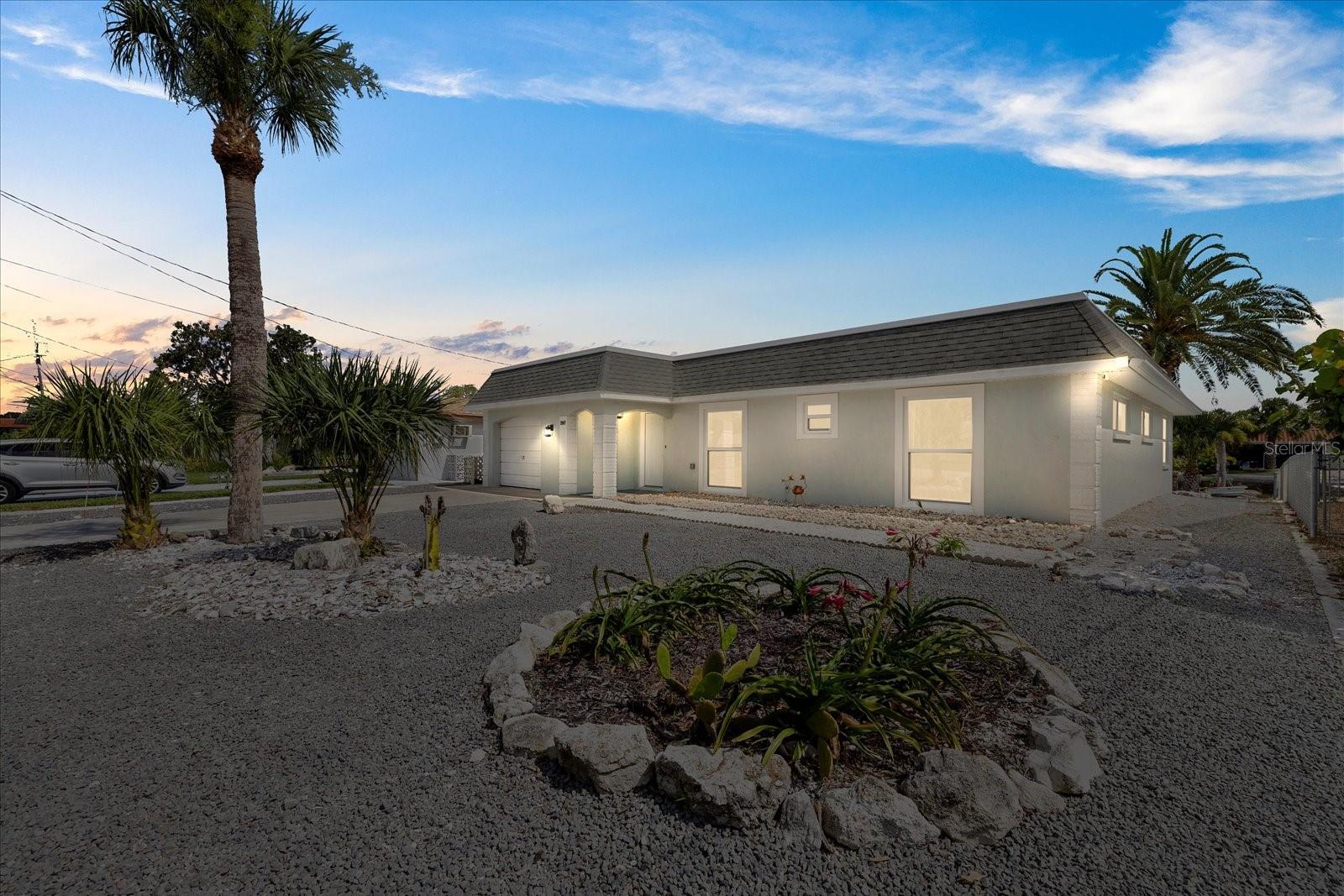 Listing photo id 11 for 3907 Headsail Drive