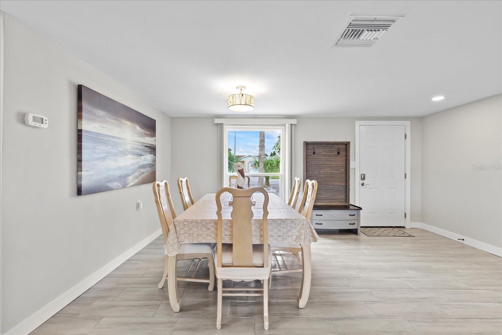 Listing photo id 13 for 3907 Headsail Drive