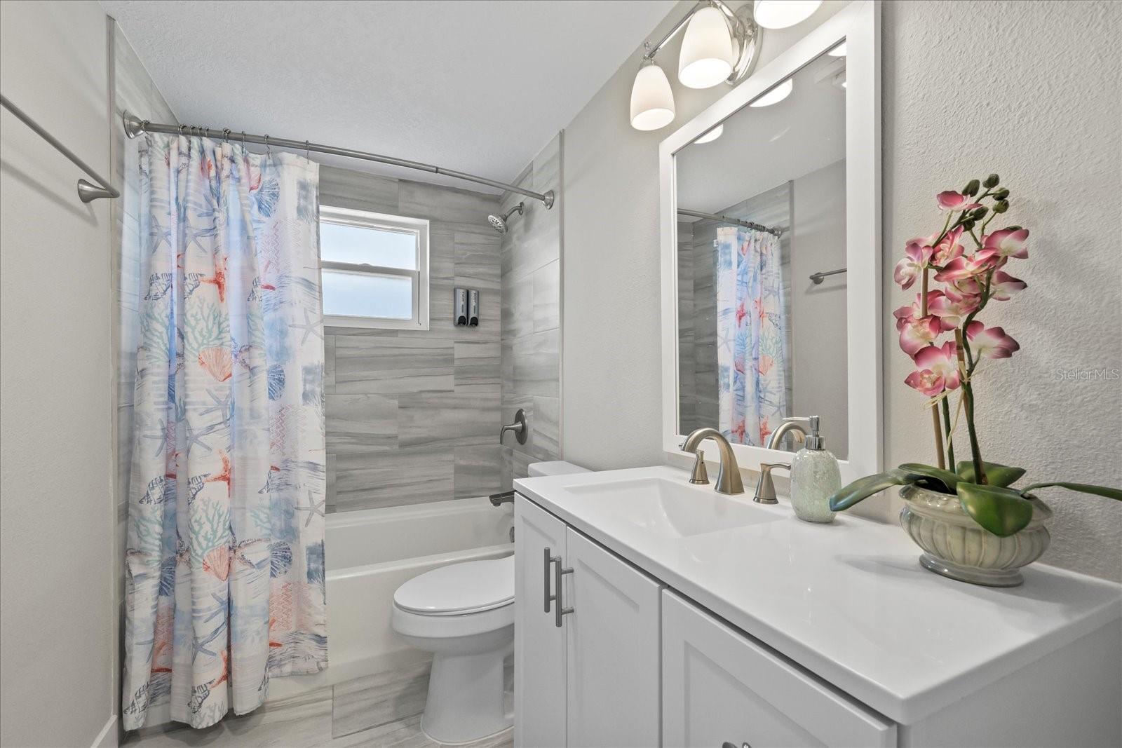 Listing photo id 14 for 3907 Headsail Drive