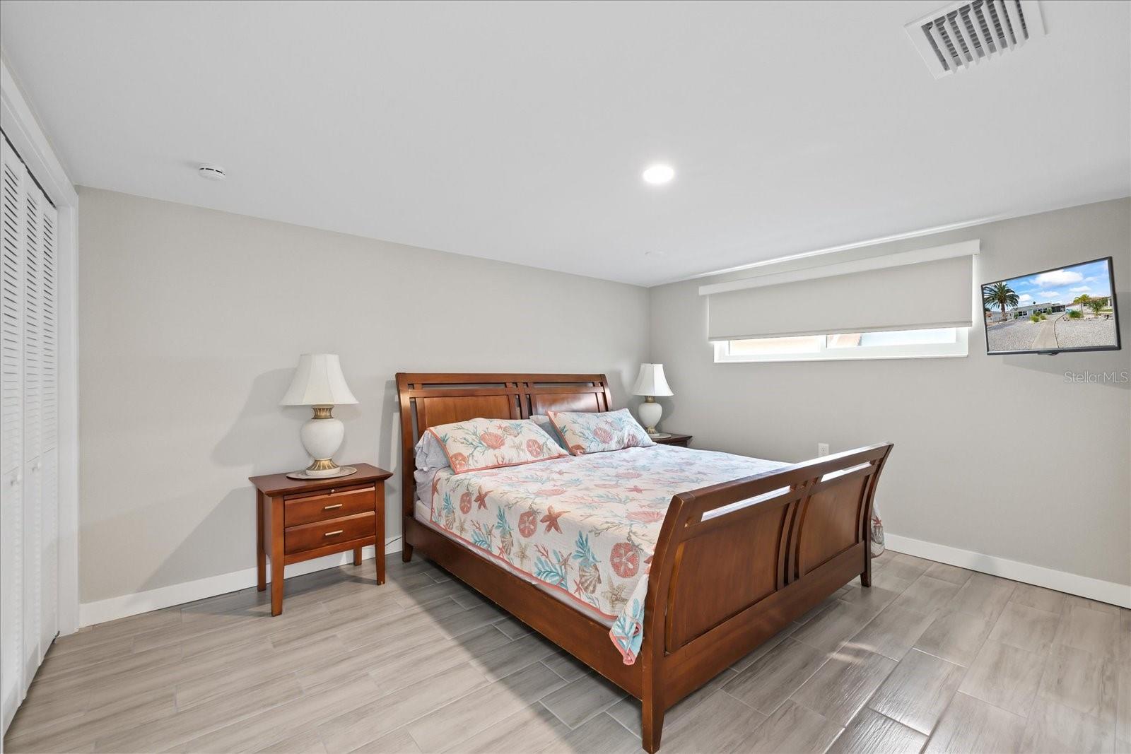 Listing photo id 15 for 3907 Headsail Drive
