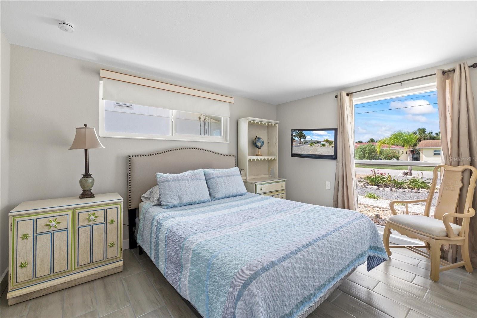 Listing photo id 17 for 3907 Headsail Drive