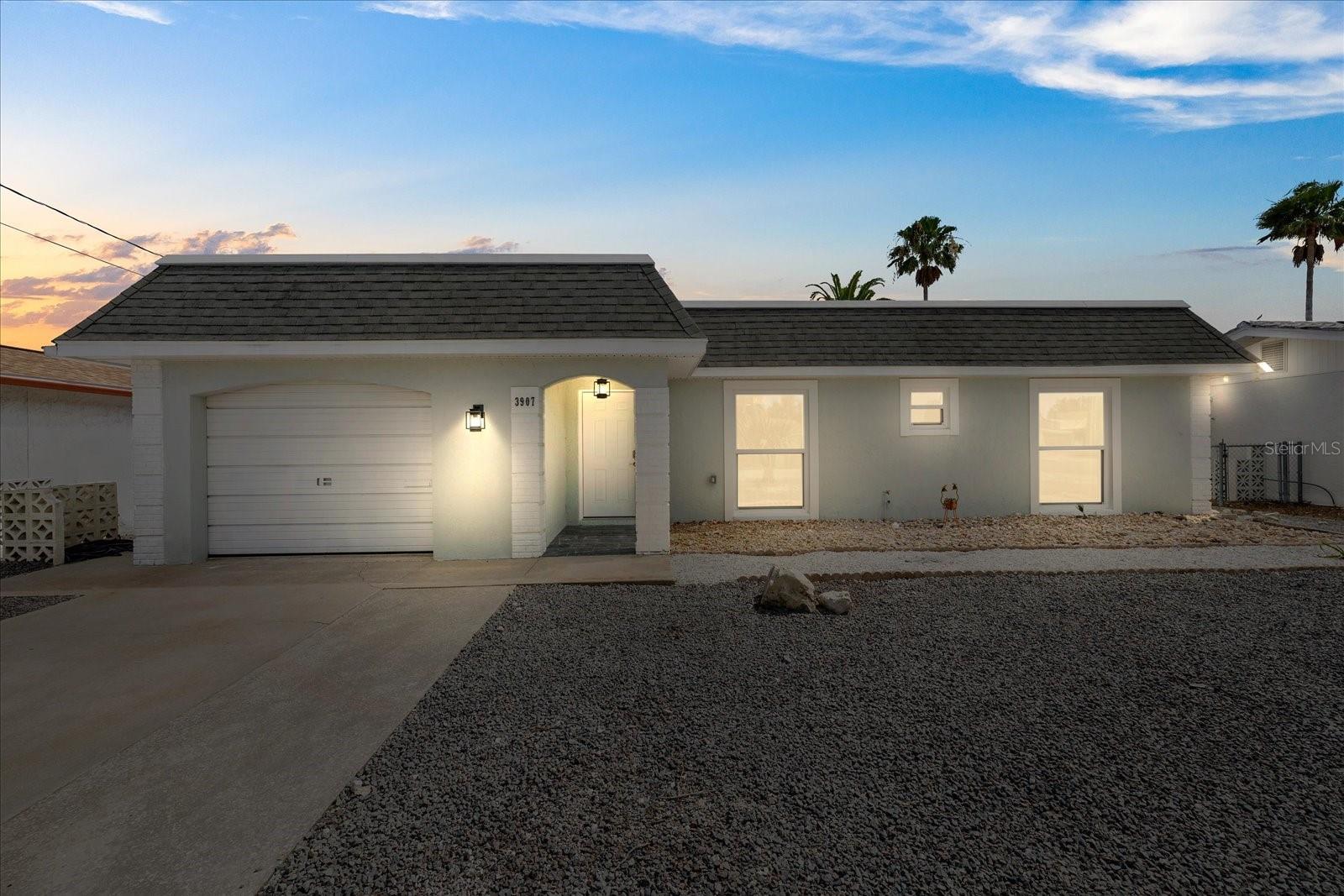 Listing photo id 0 for 3907 Headsail Drive