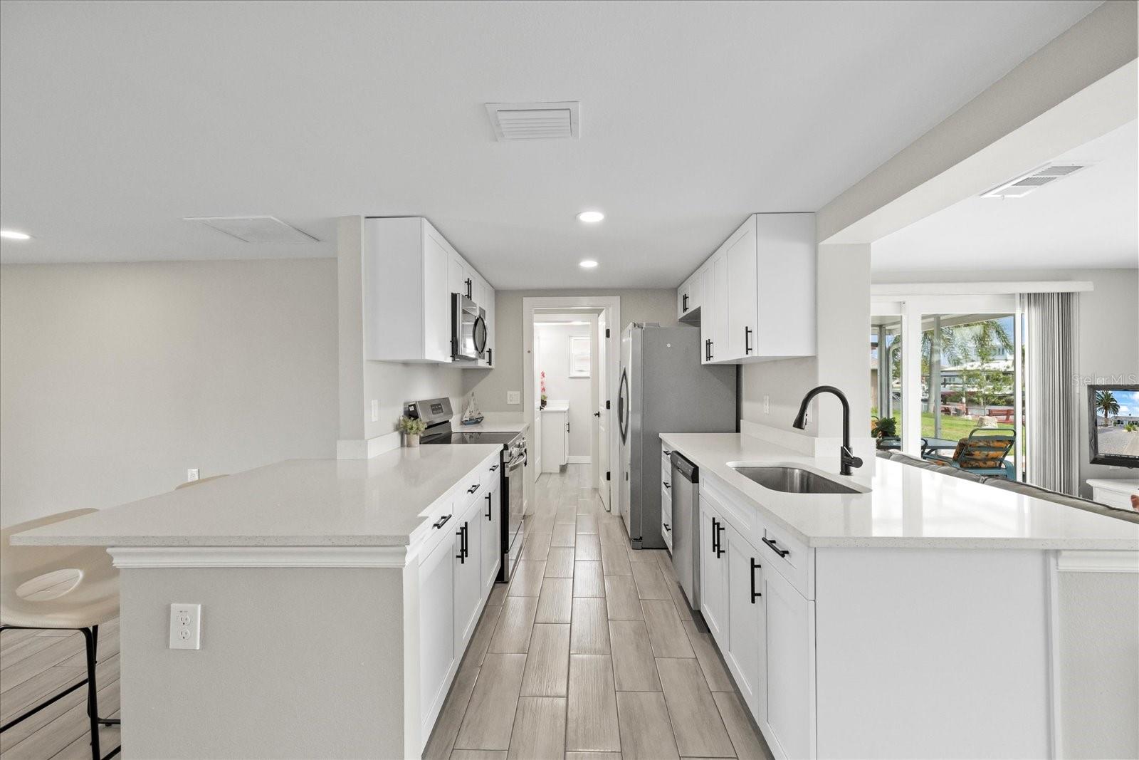 Listing photo id 20 for 3907 Headsail Drive