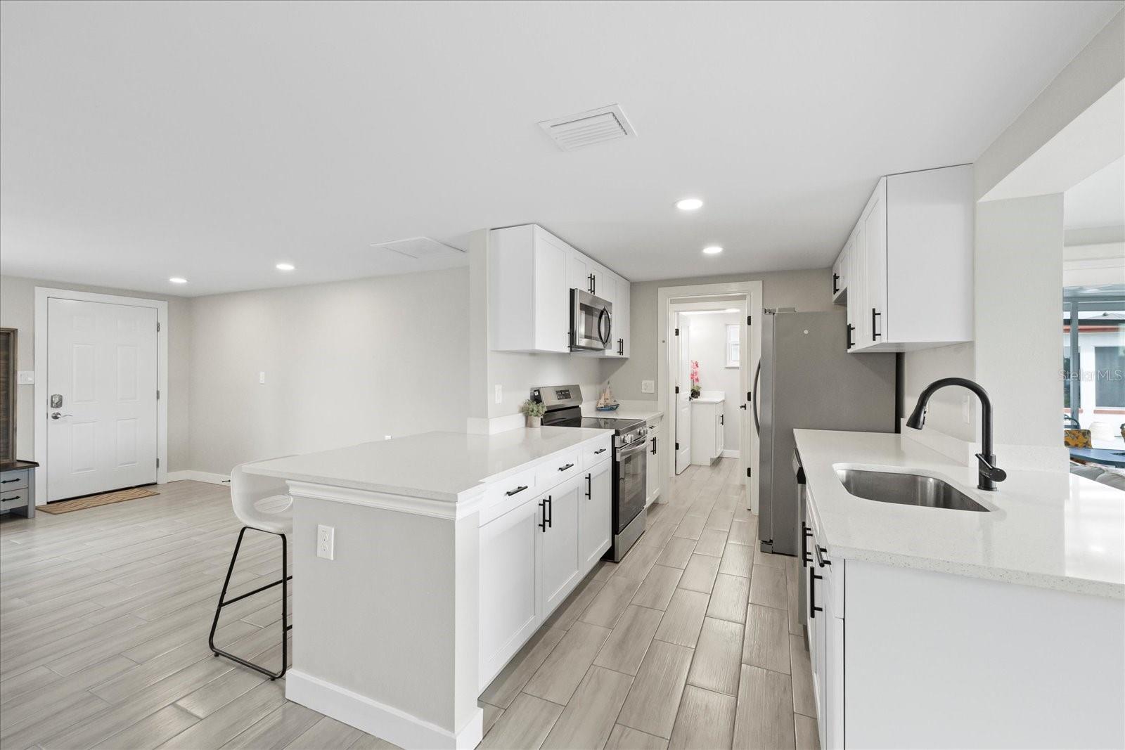 Listing photo id 21 for 3907 Headsail Drive