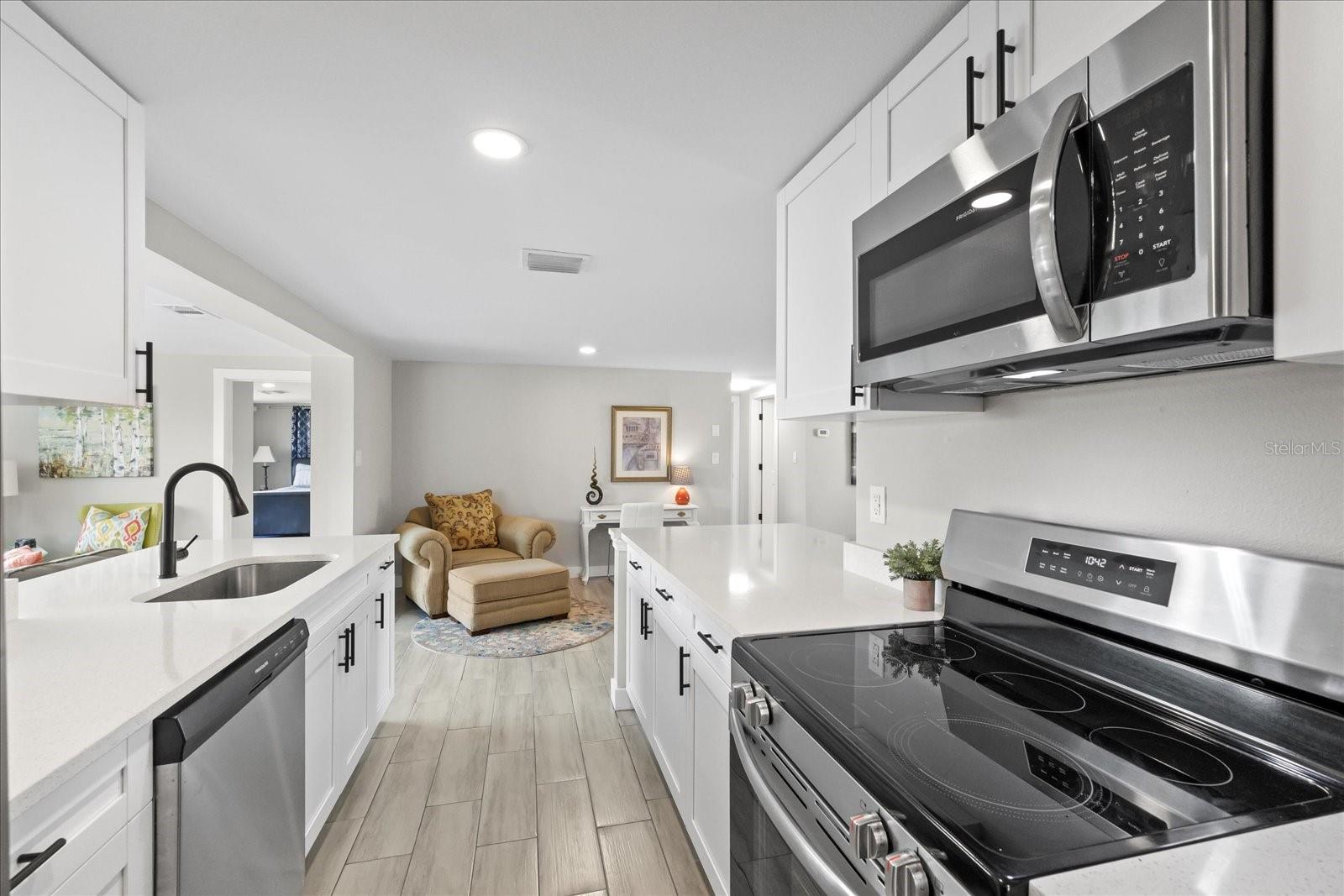 Listing photo id 22 for 3907 Headsail Drive