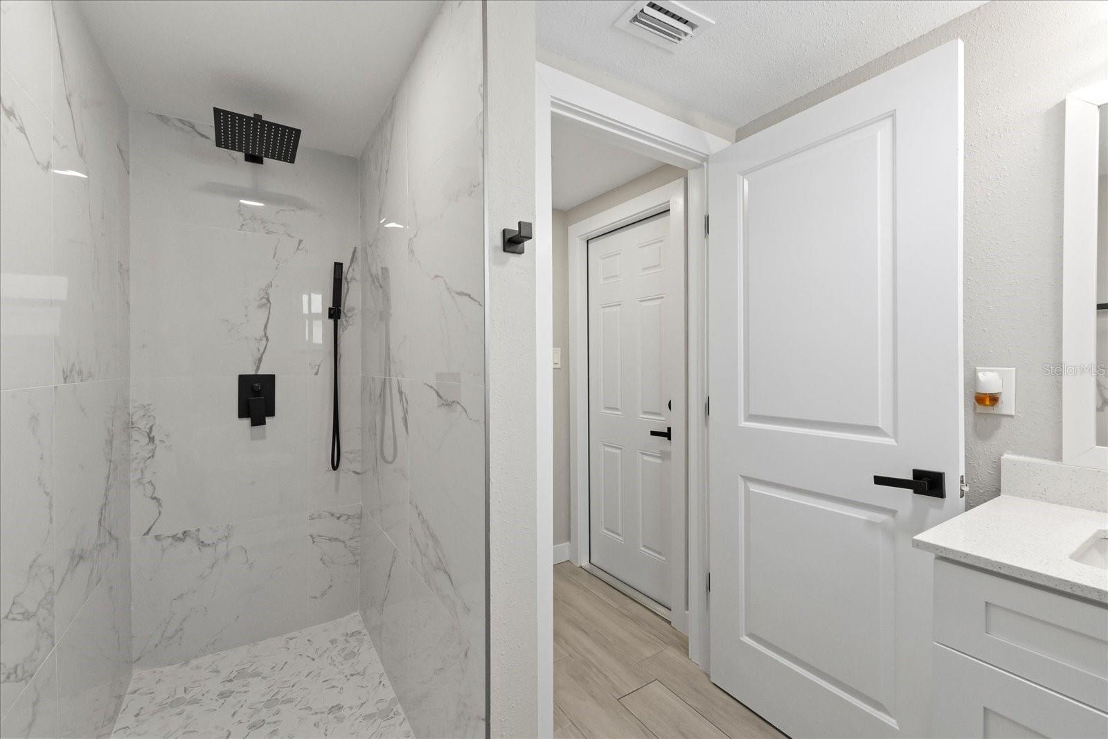 Listing photo id 24 for 3907 Headsail Drive
