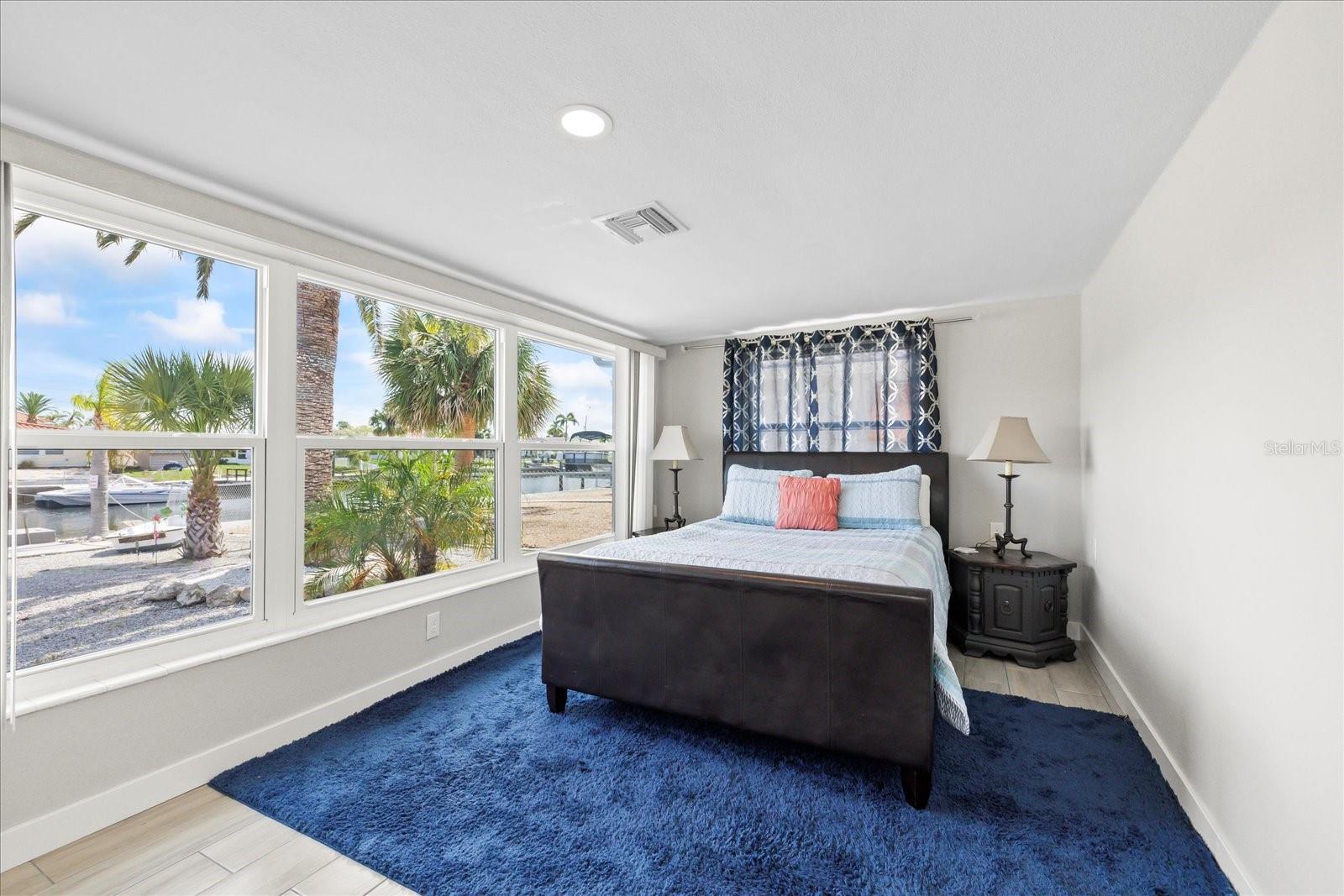 Listing photo id 27 for 3907 Headsail Drive