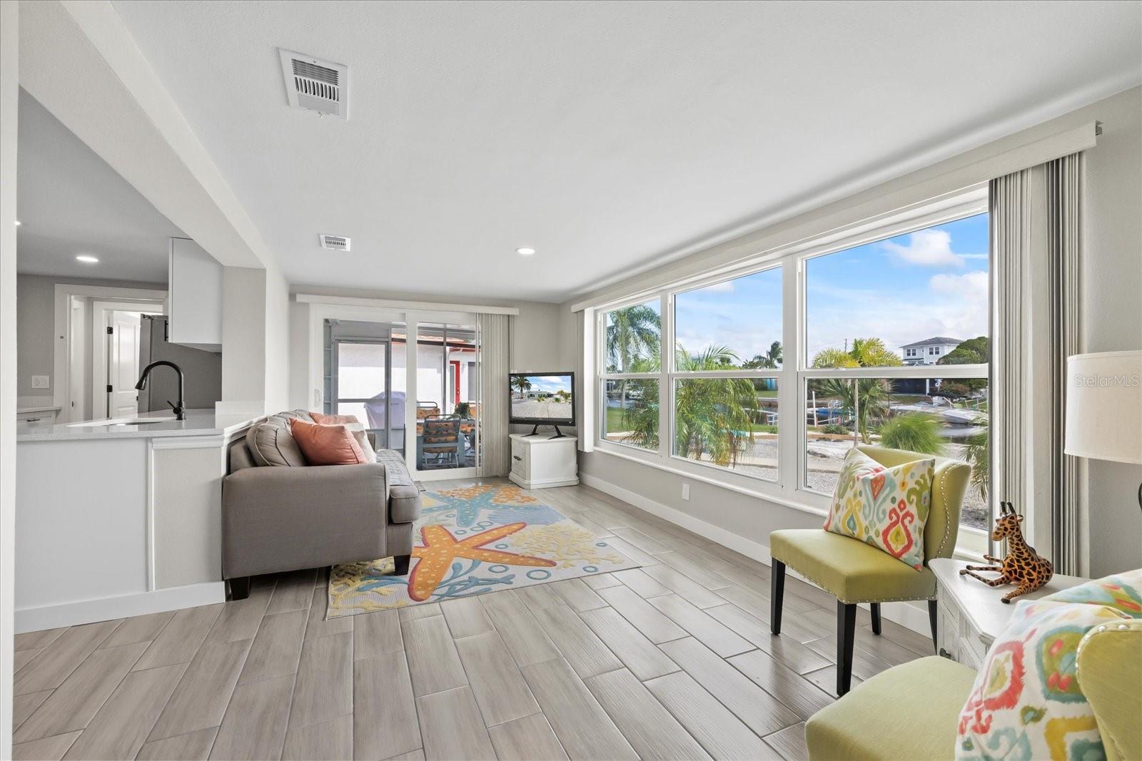 Listing photo id 29 for 3907 Headsail Drive