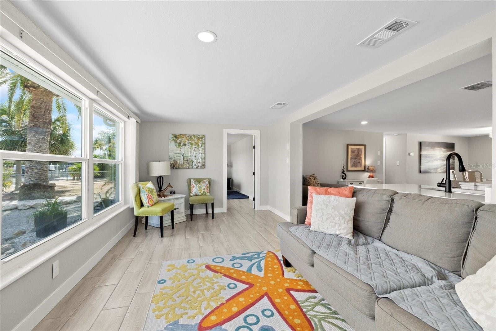 Listing photo id 31 for 3907 Headsail Drive