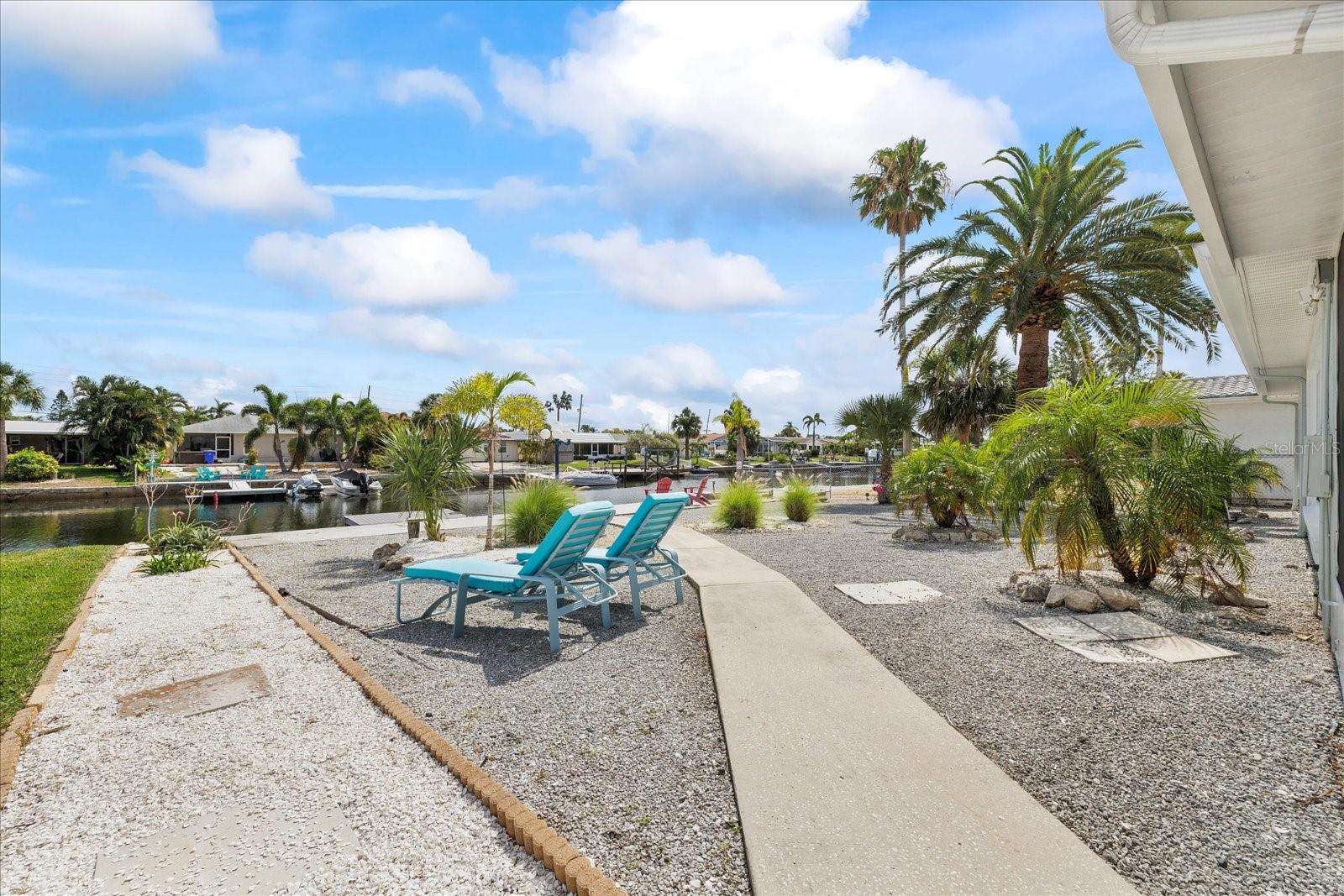 Listing photo id 34 for 3907 Headsail Drive