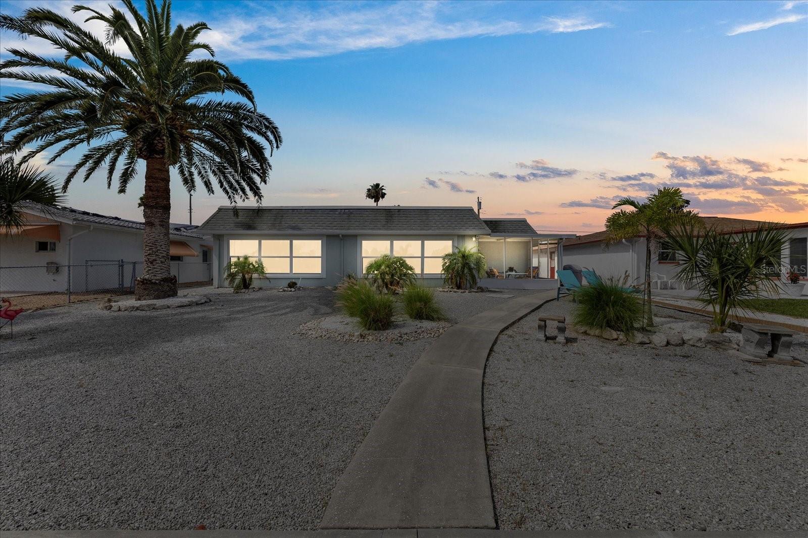 Listing photo id 37 for 3907 Headsail Drive
