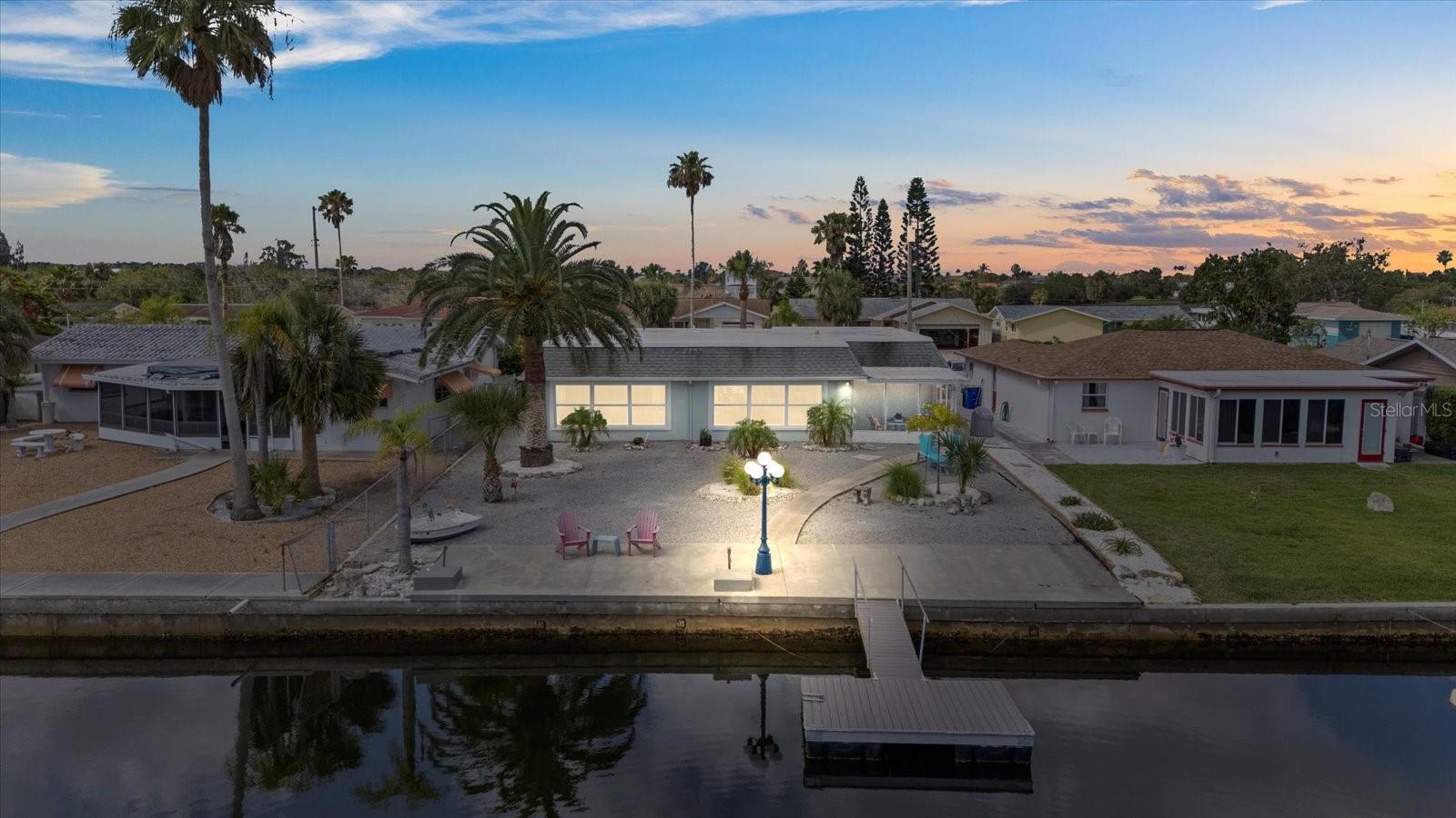Listing photo id 2 for 3907 Headsail Drive