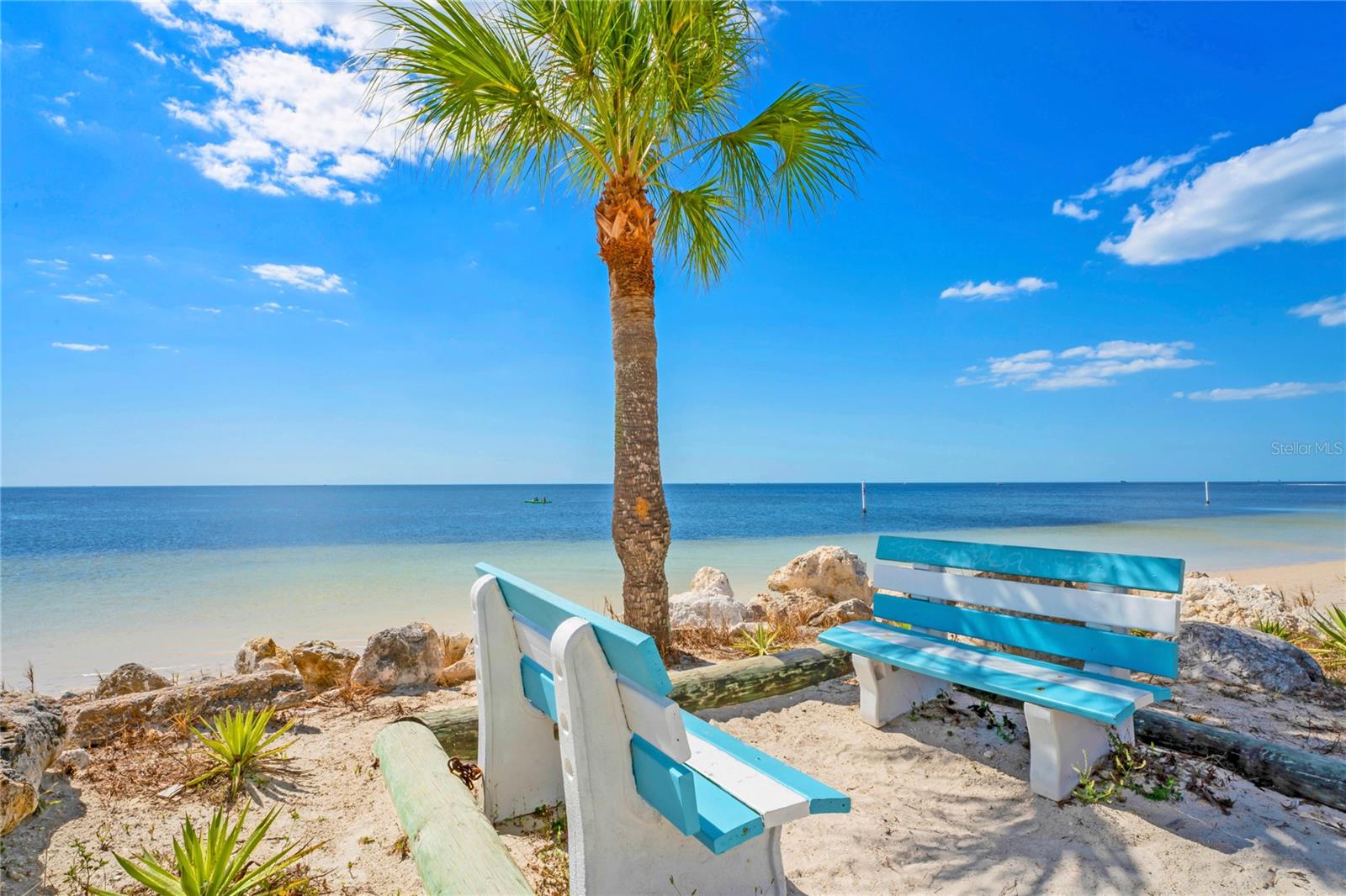 Listing photo id 46 for 3907 Headsail Drive