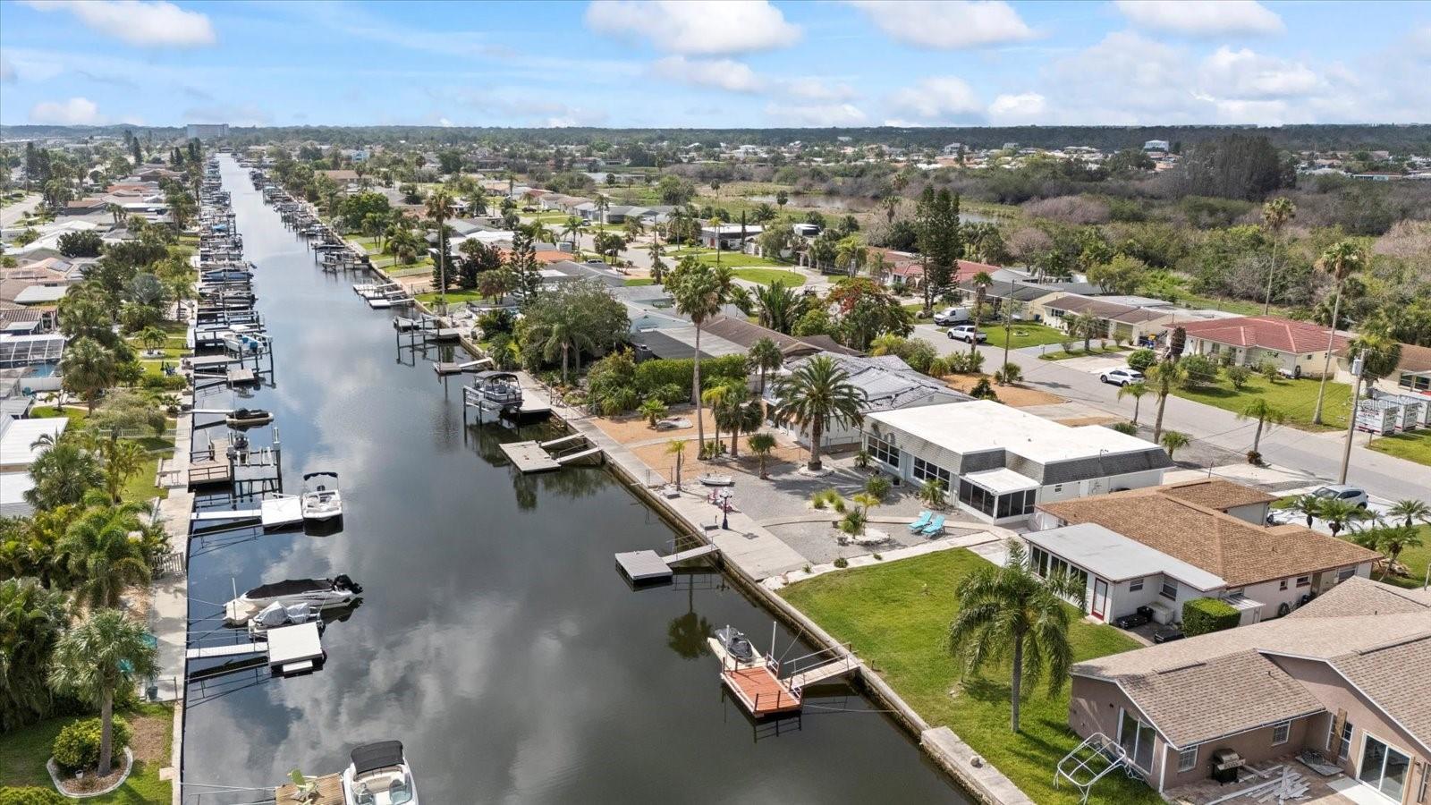 Listing photo id 3 for 3907 Headsail Drive