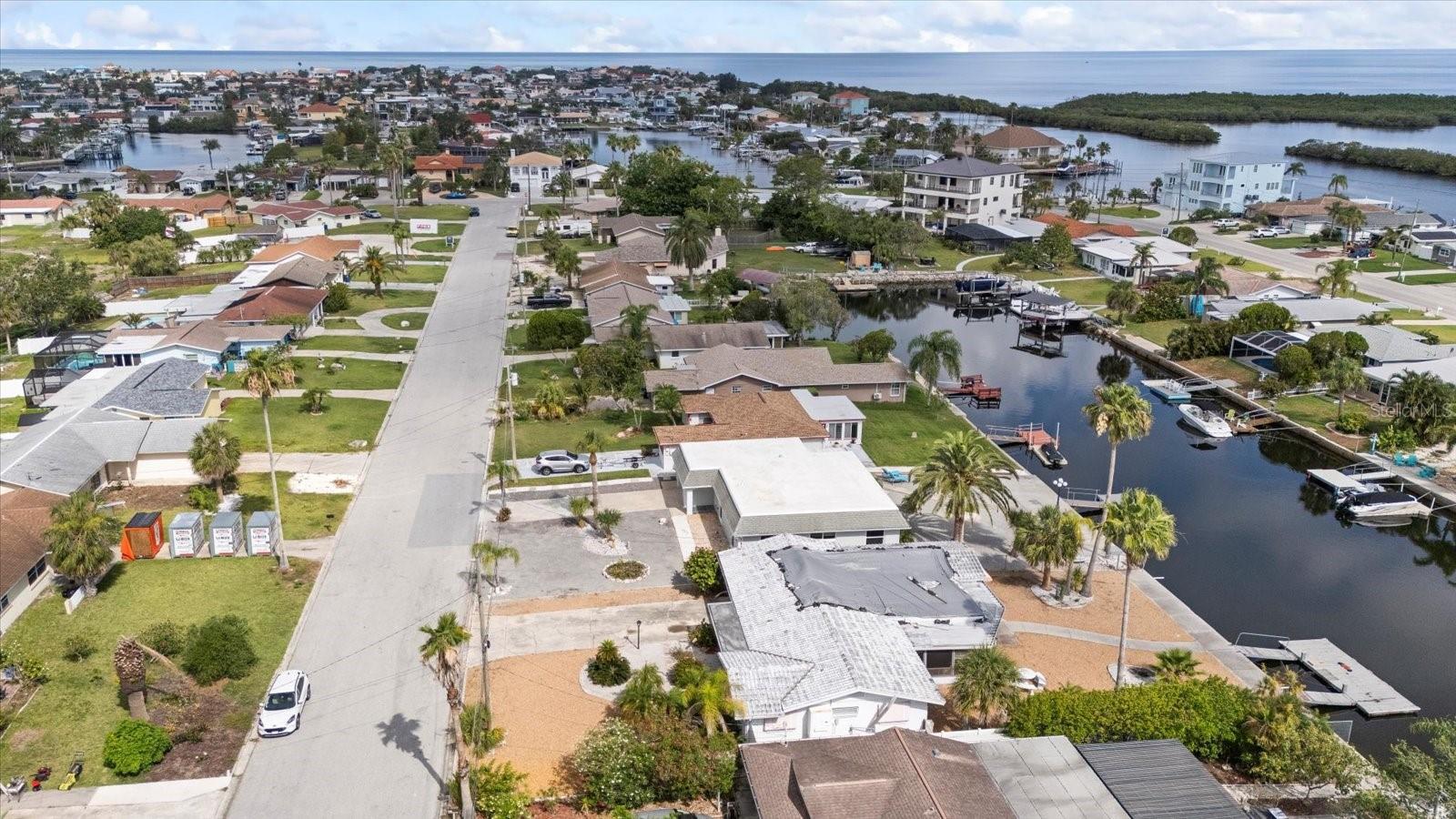 Listing photo id 4 for 3907 Headsail Drive