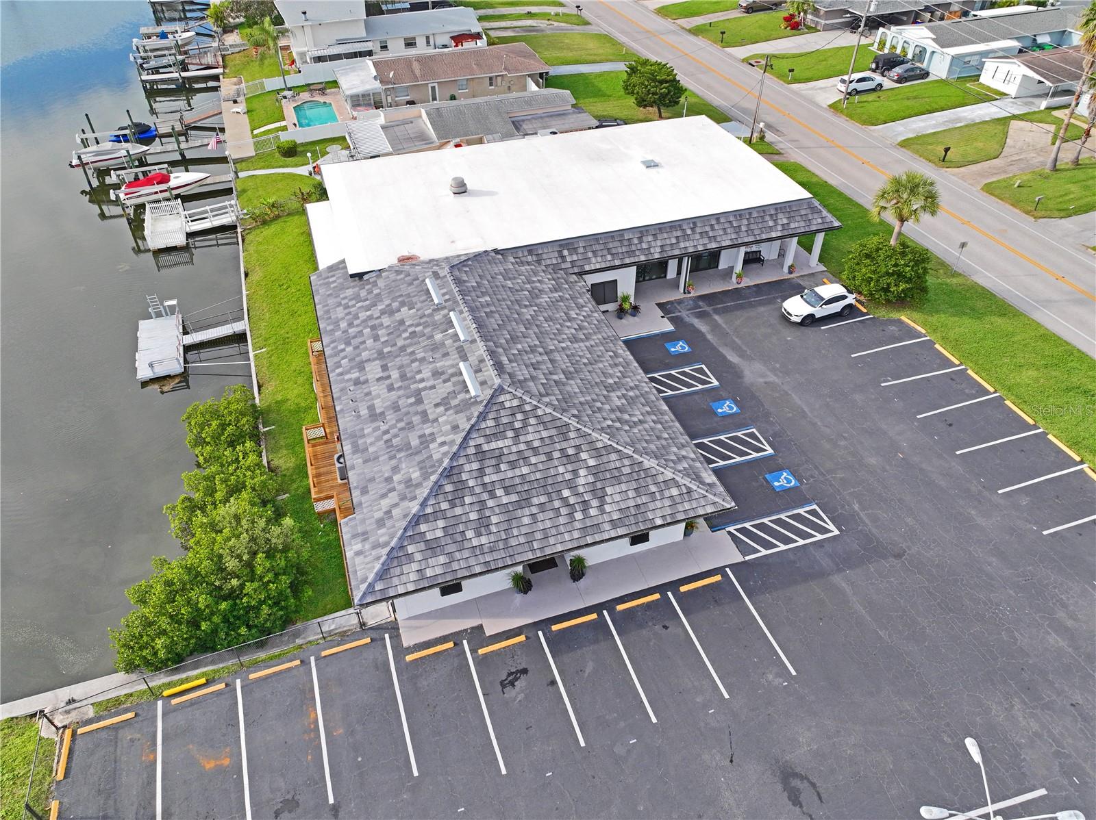Listing photo id 59 for 3907 Headsail Drive