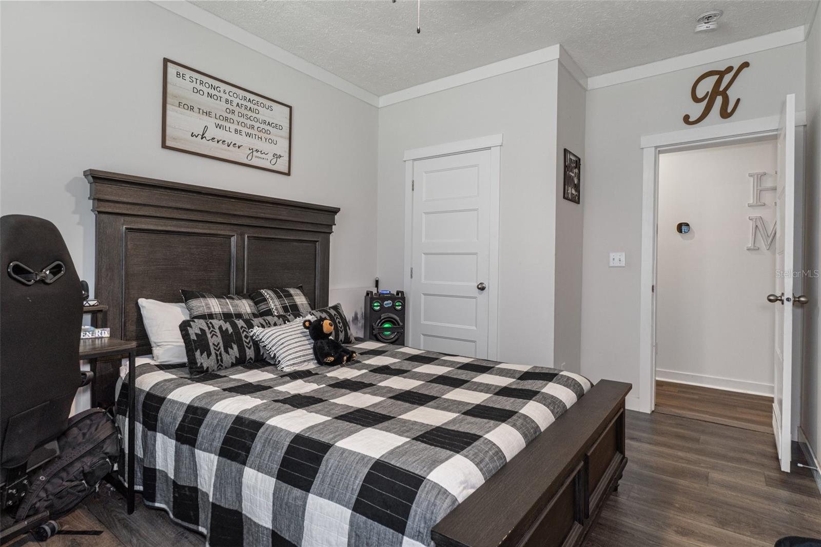 Image 19 of 44 For 7113 Shadywoods Court