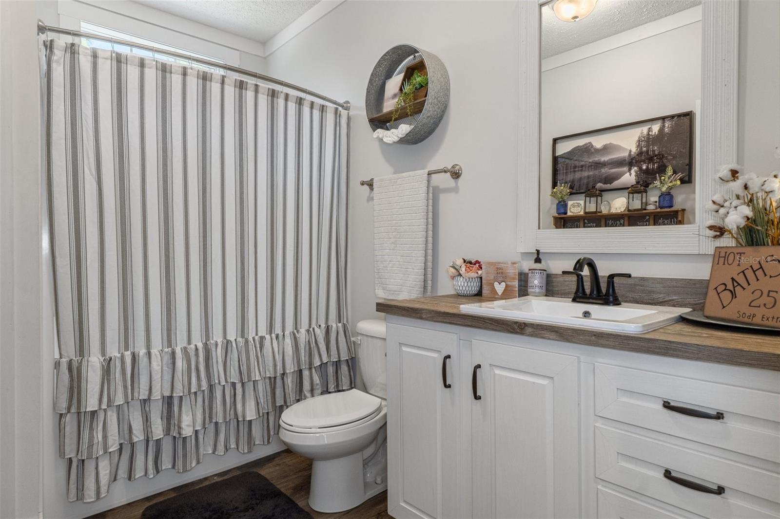 Image 22 of 44 For 7113 Shadywoods Court