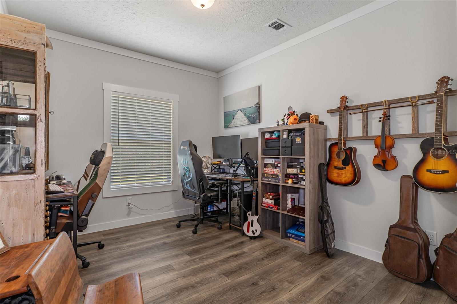 Image 23 of 44 For 7113 Shadywoods Court