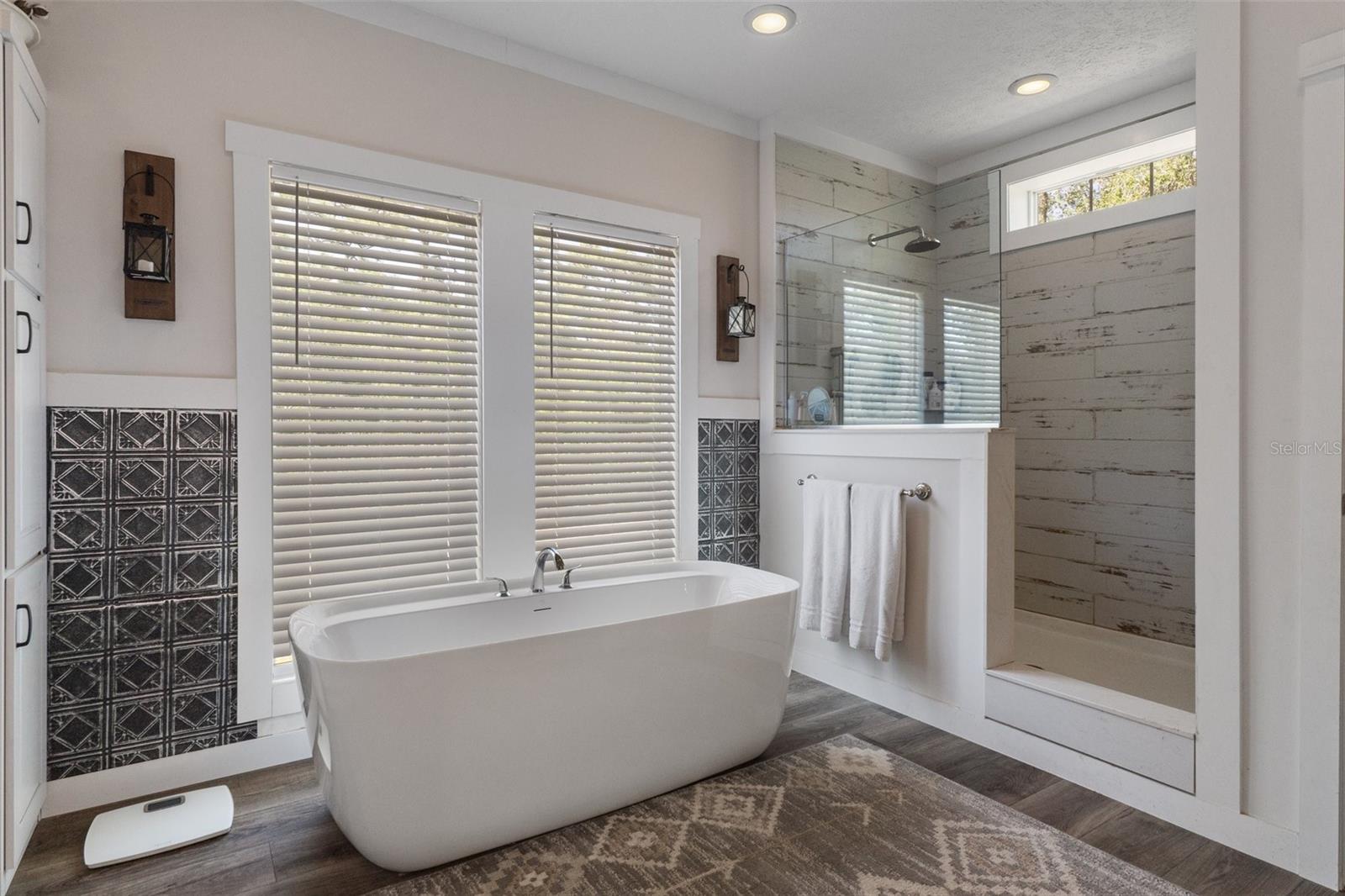 Image 31 of 44 For 7113 Shadywoods Court