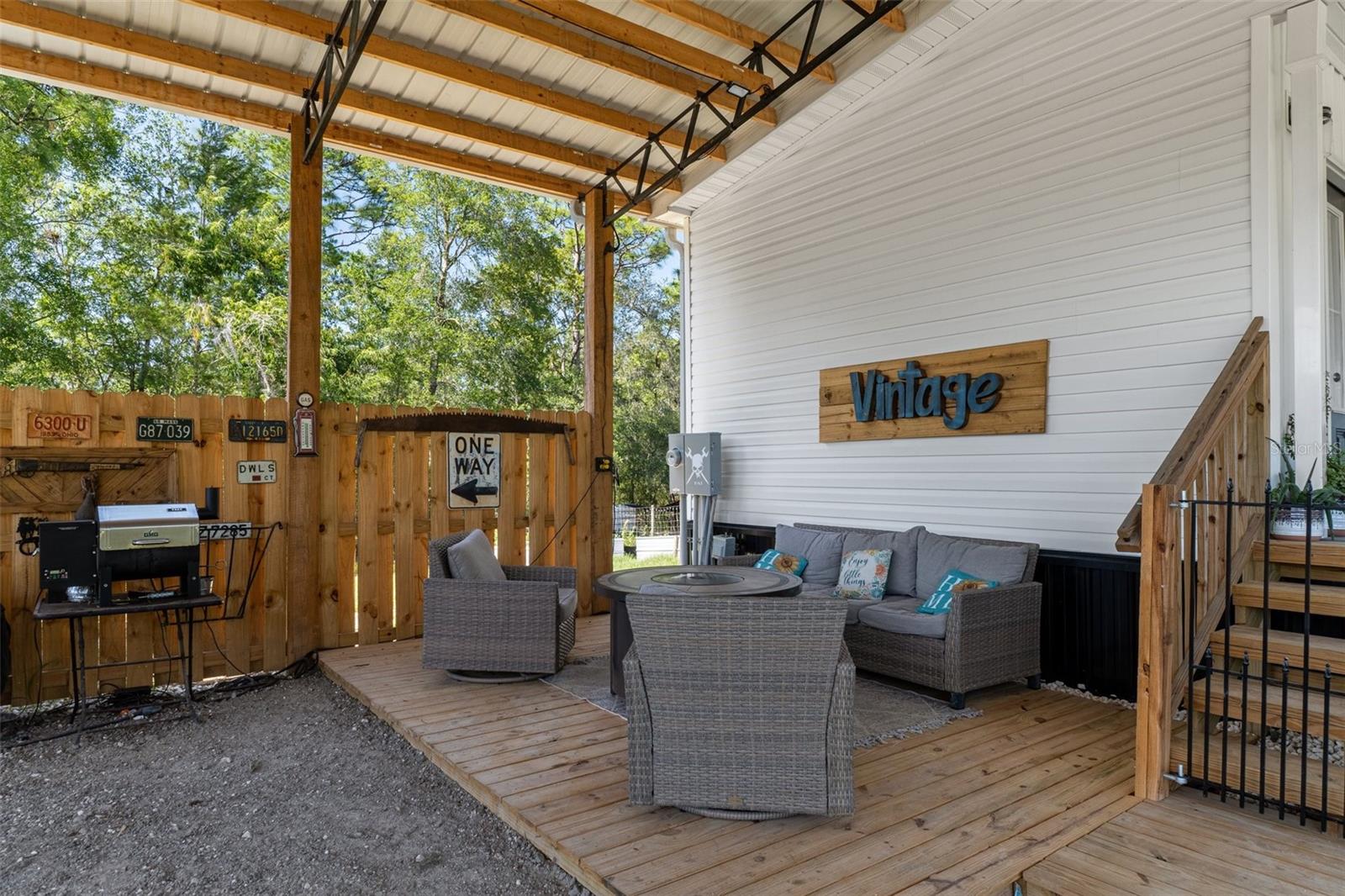 Image 33 of 44 For 7113 Shadywoods Court