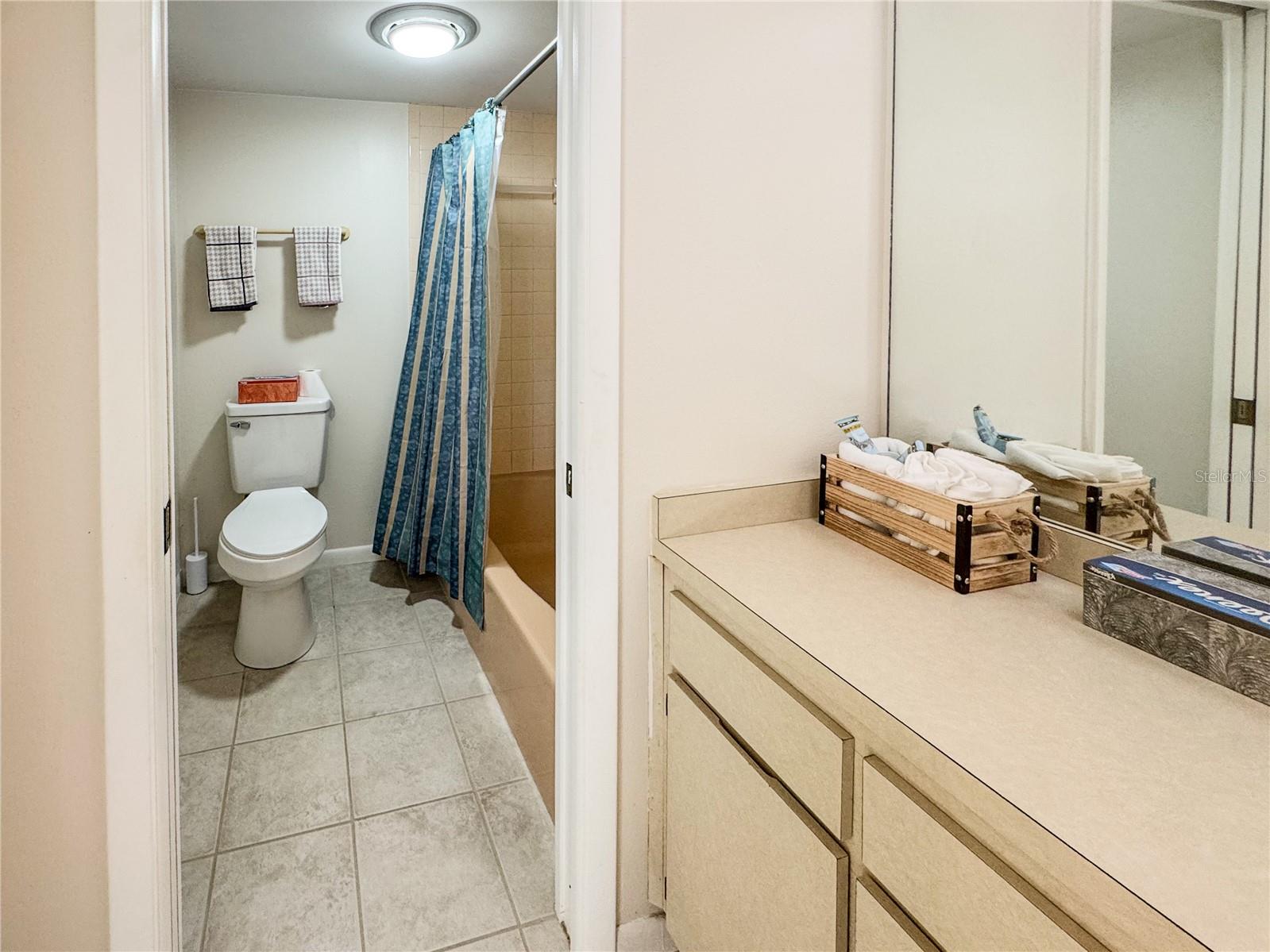 Image 13 of 53 For 8211 Brent Street 836
