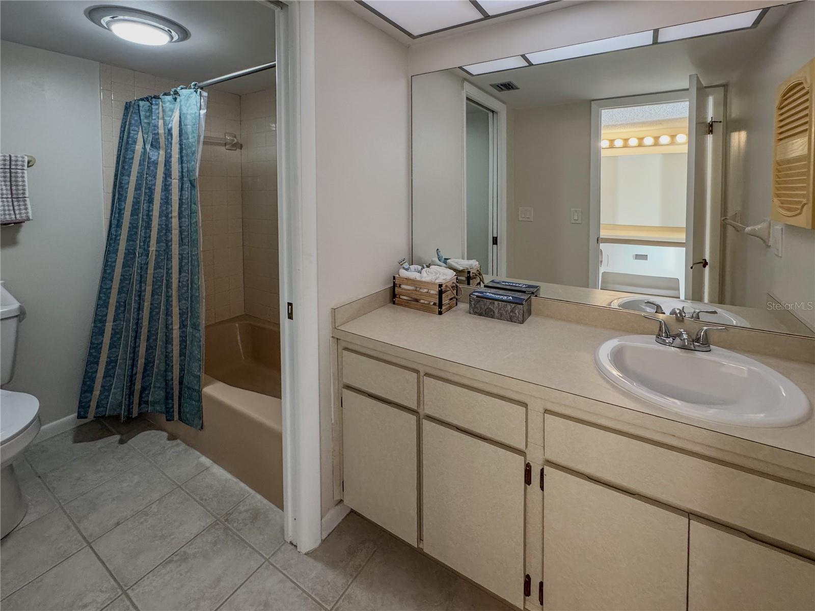 Image 14 of 53 For 8211 Brent Street 836