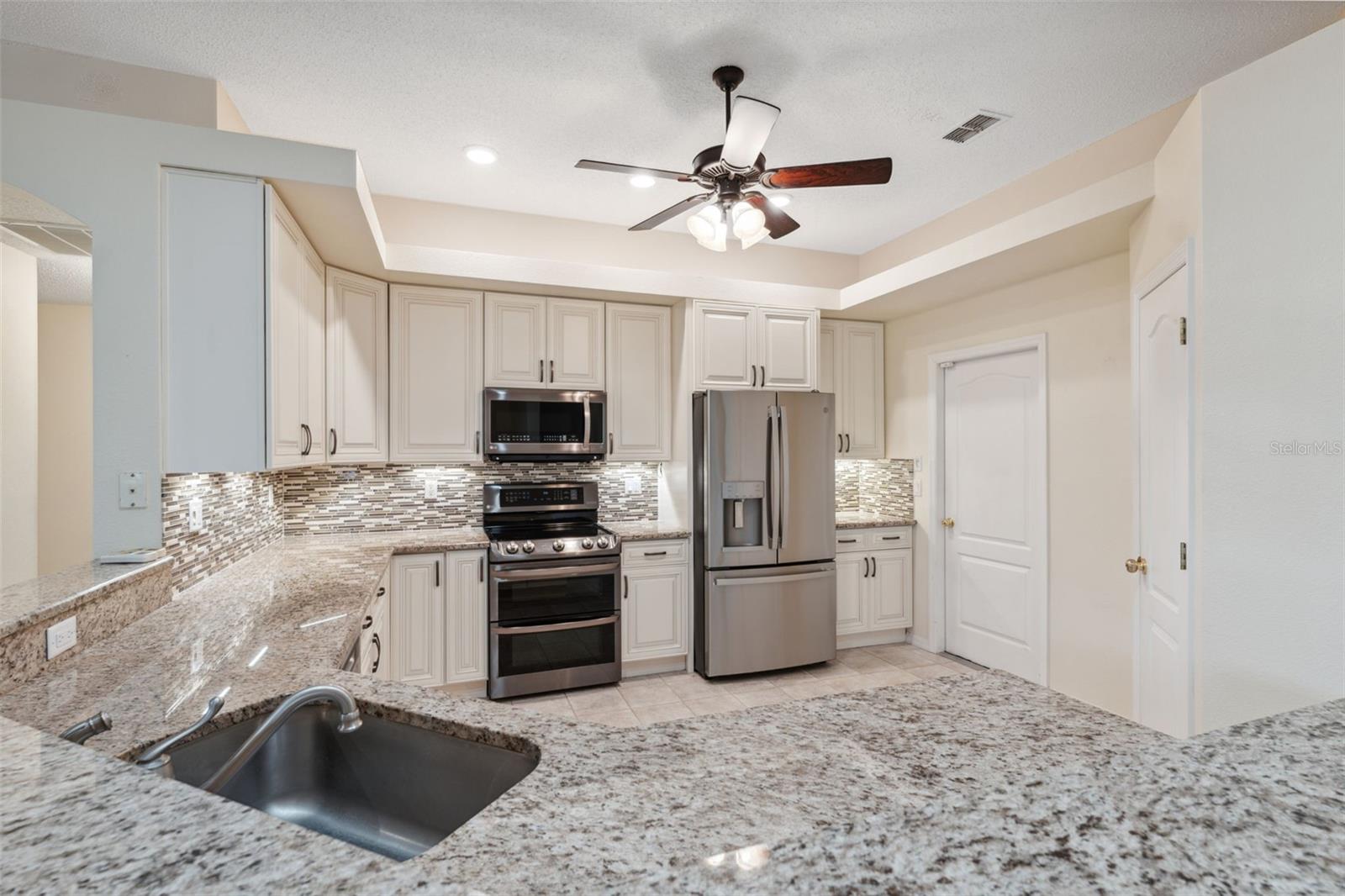 Listing photo id 10 for 10296 Palmgren