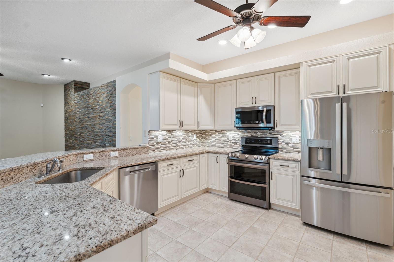 Listing photo id 11 for 10296 Palmgren