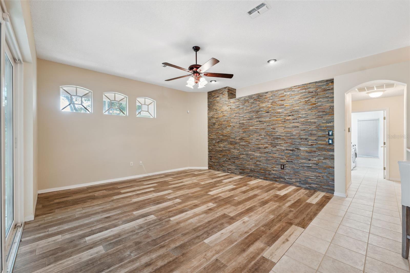 Listing photo id 16 for 10296 Palmgren